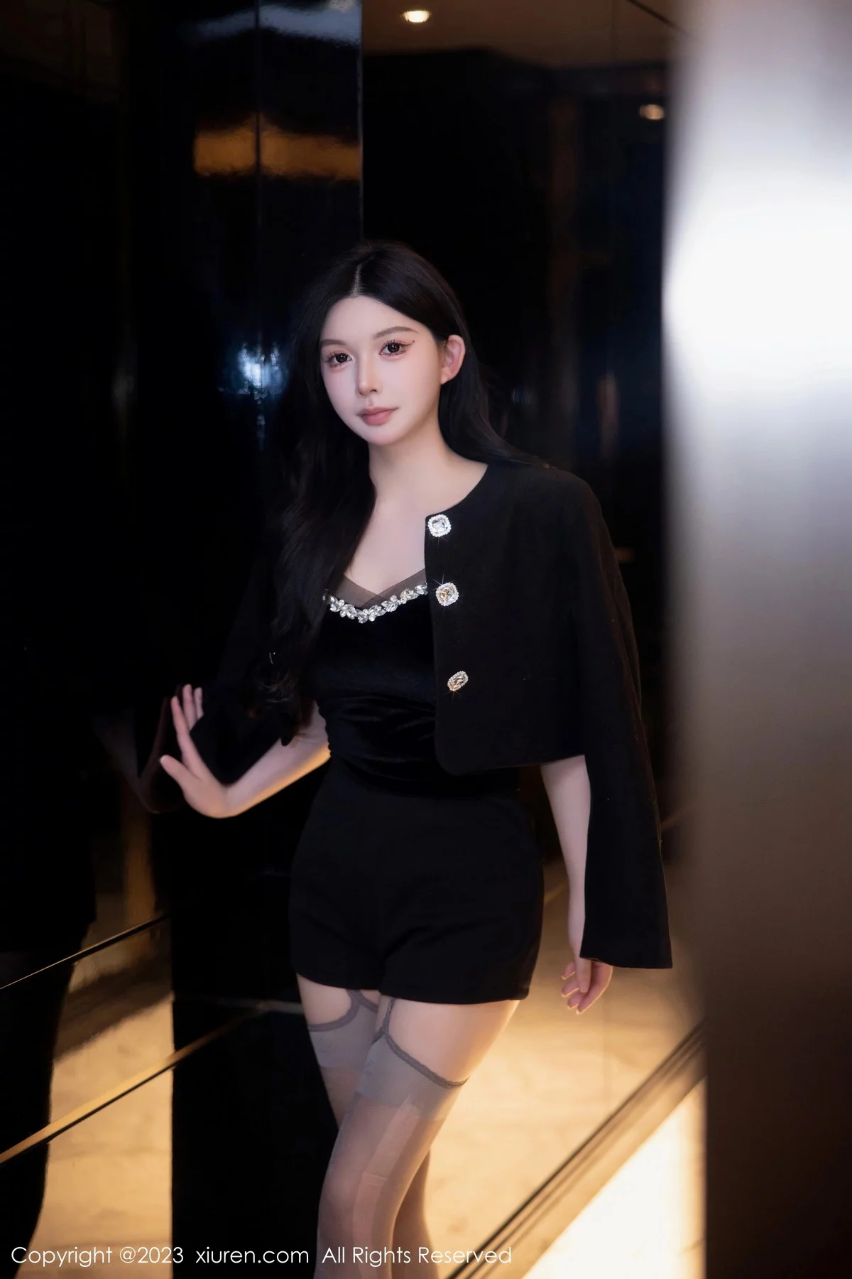 [[XiuRen秀人网]秀人网]No.6317_模特林珊珊黑色吊带短裙露轻透花色蕾丝情趣内衣撩人诱惑写真105P