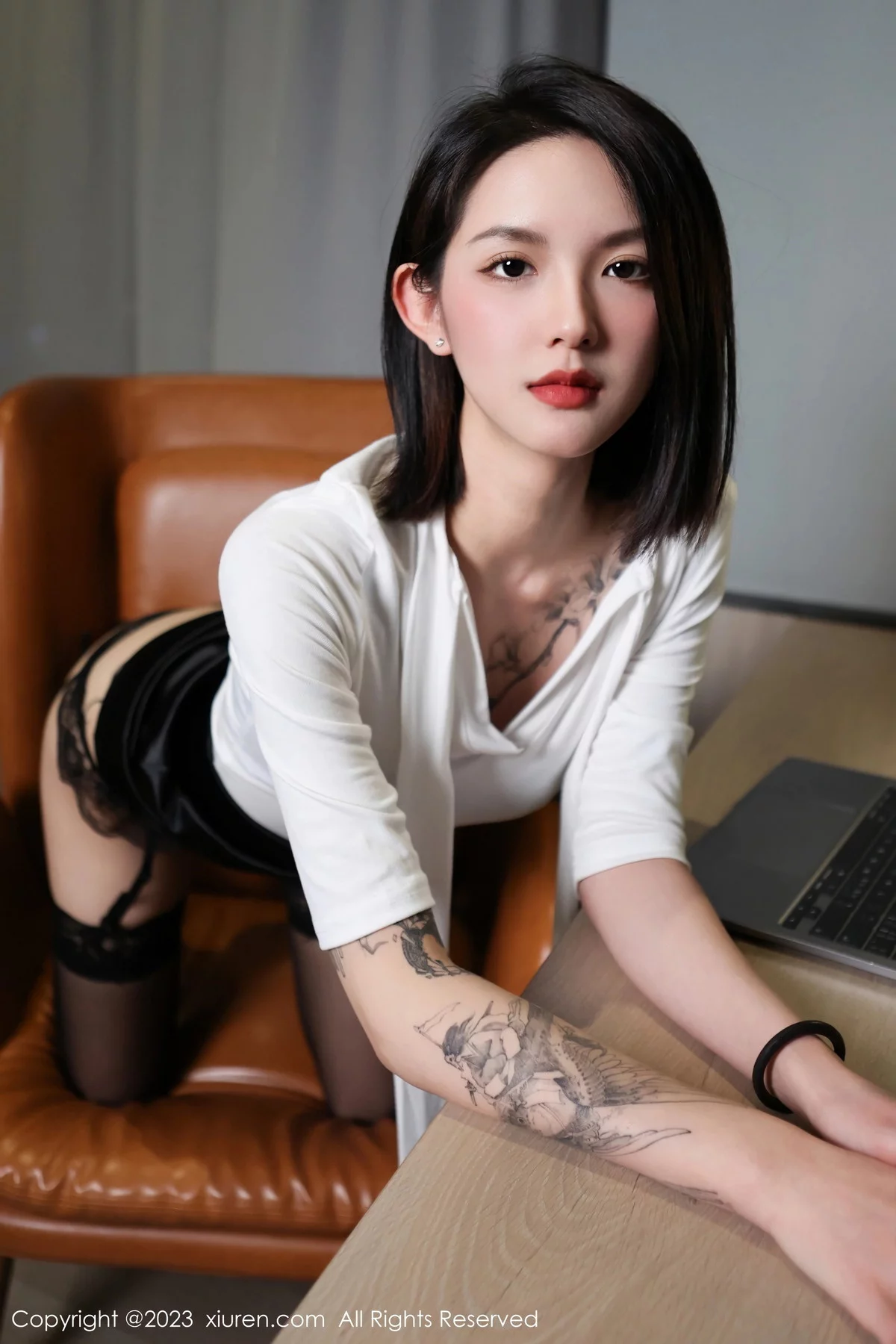 [[XiuRen秀人网]秀人网]No.6316_模特乔一一性感白T配黑短裙露黑色蕾丝内衣秀完美身材诱惑写真79P