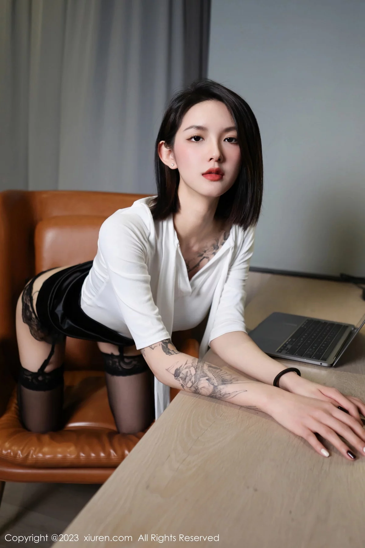 [[XiuRen秀人网]秀人网]No.6316_模特乔一一性感白T配黑短裙露黑色蕾丝内衣秀完美身材诱惑写真79P