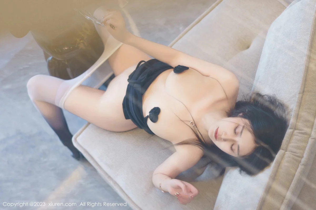 [[XiuRen秀人网]秀人网]No.6319_模特laura阿姣黑色吊带连衣短裙配渐变丝袜秀完美身材诱惑写真78P