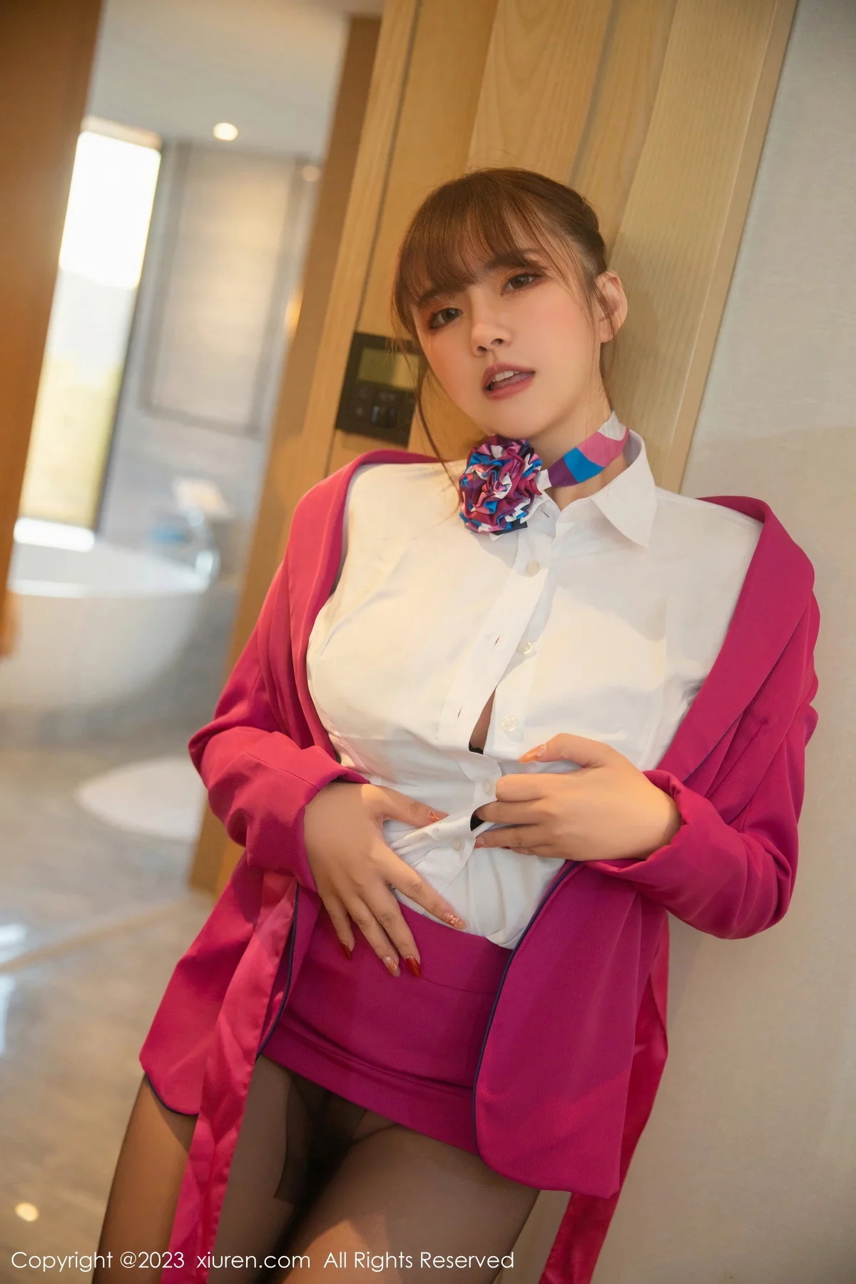 [[XiuRen秀人网]秀人网]No.6318_模特张思允Nice脱玫红空姐制服露蕾丝内衣配无内黑丝诱惑写真81P