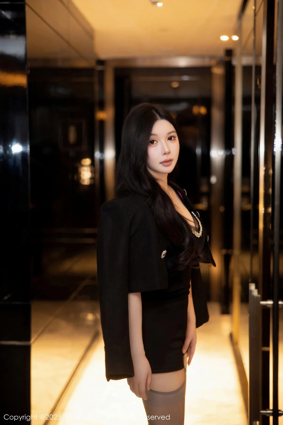 [[XiuRen秀人网]秀人网]No.6317_模特林珊珊黑色吊带短裙露轻透花色蕾丝情趣内衣撩人诱惑写真105P