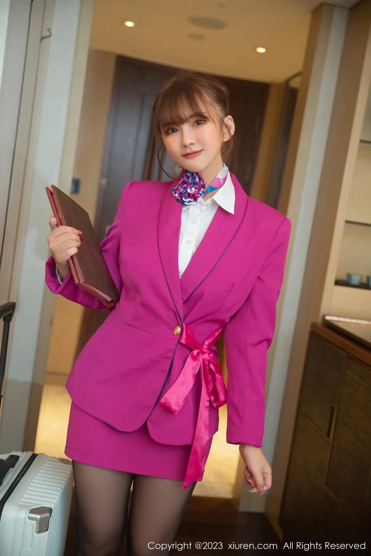 [[XiuRen秀人网]秀人网]No.6318_模特张思允Nice脱玫红空姐制服露蕾丝内衣配无内黑丝诱惑写真81P