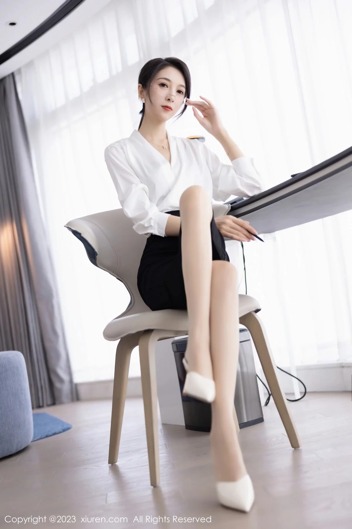 [[XiuRen秀人网]秀人网]No.6439_模特林乐一性感白色上衣配黑短裙露黑色蕾丝内衣妩媚诱惑写真86P