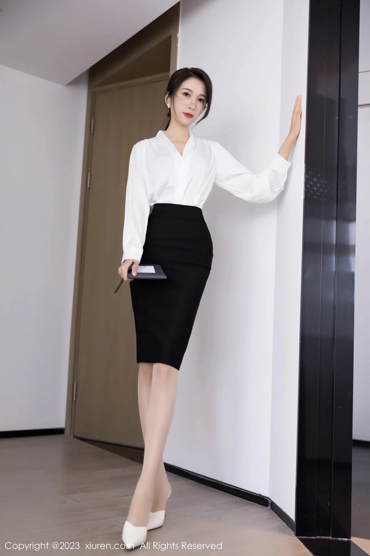 [[XiuRen秀人网]秀人网]No.6439_模特林乐一性感白色上衣配黑短裙露黑色蕾丝内衣妩媚诱惑写真86P