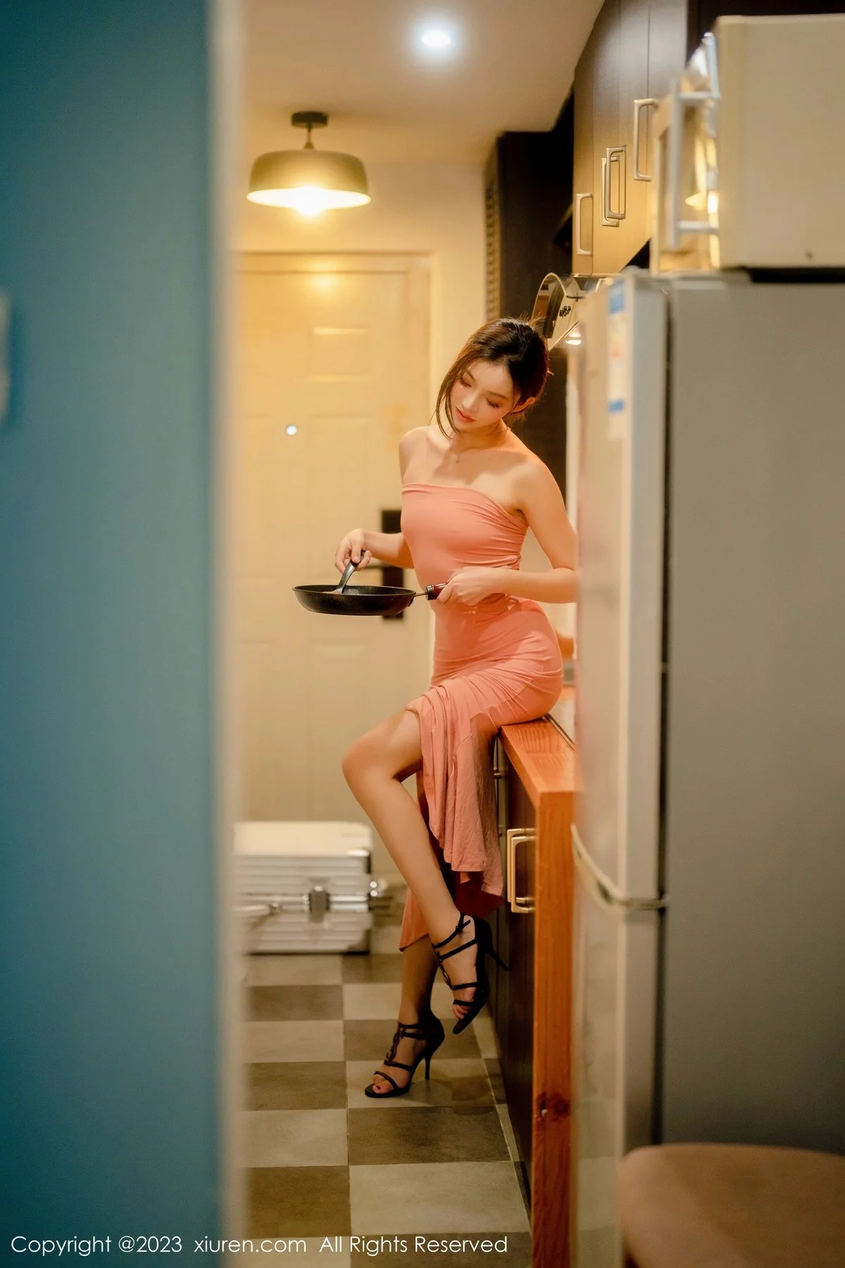 [[XiuRen秀人网]秀人网]No.6437_模特加朵babe私房性感粉色露肩连衣裙真空秀魔鬼身材诱惑写真105P