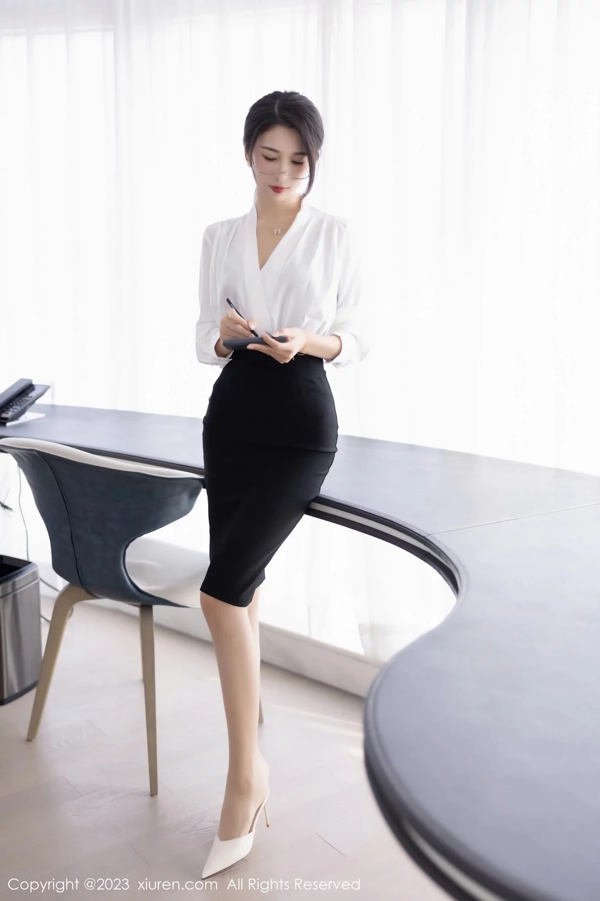 [[XiuRen秀人网]秀人网]No.6439_模特林乐一性感白色上衣配黑短裙露黑色蕾丝内衣妩媚诱惑写真86P