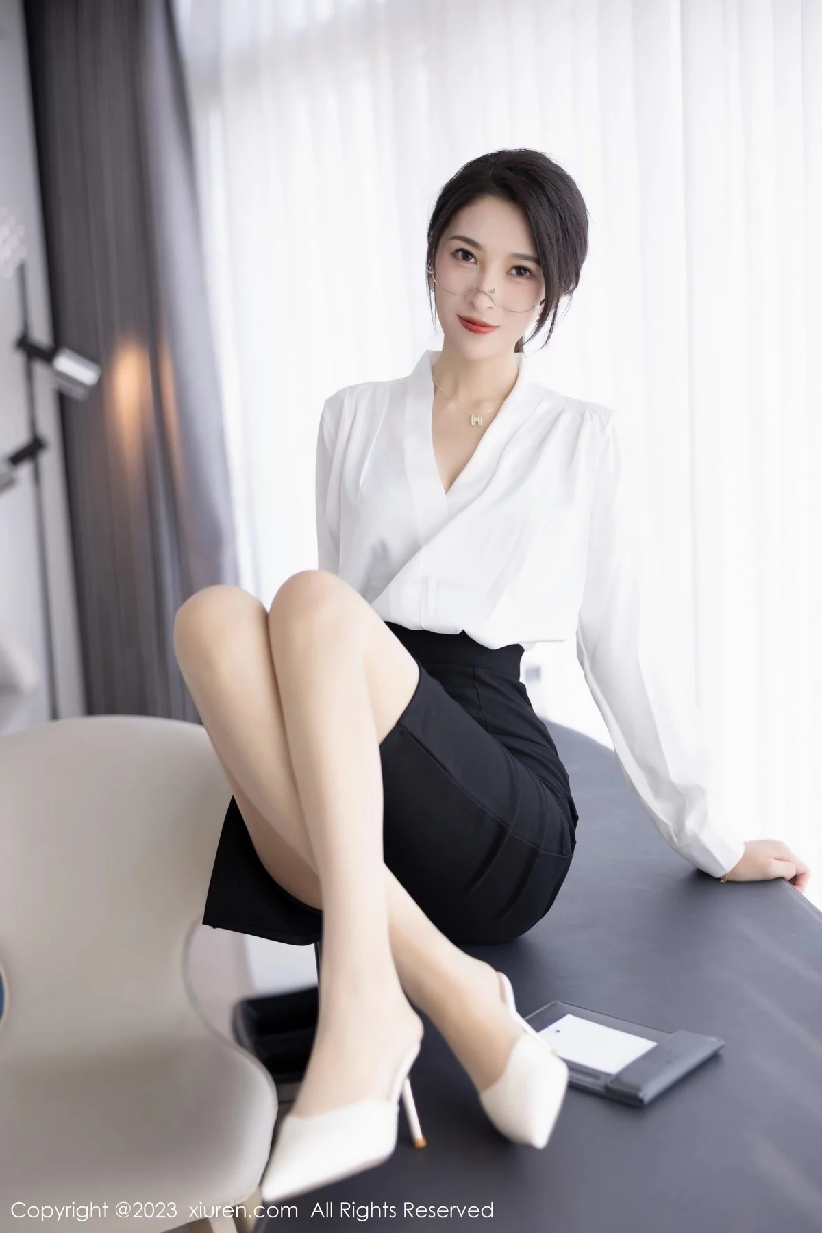 [[XiuRen秀人网]秀人网]No.6439_模特林乐一性感白色上衣配黑短裙露黑色蕾丝内衣妩媚诱惑写真86P