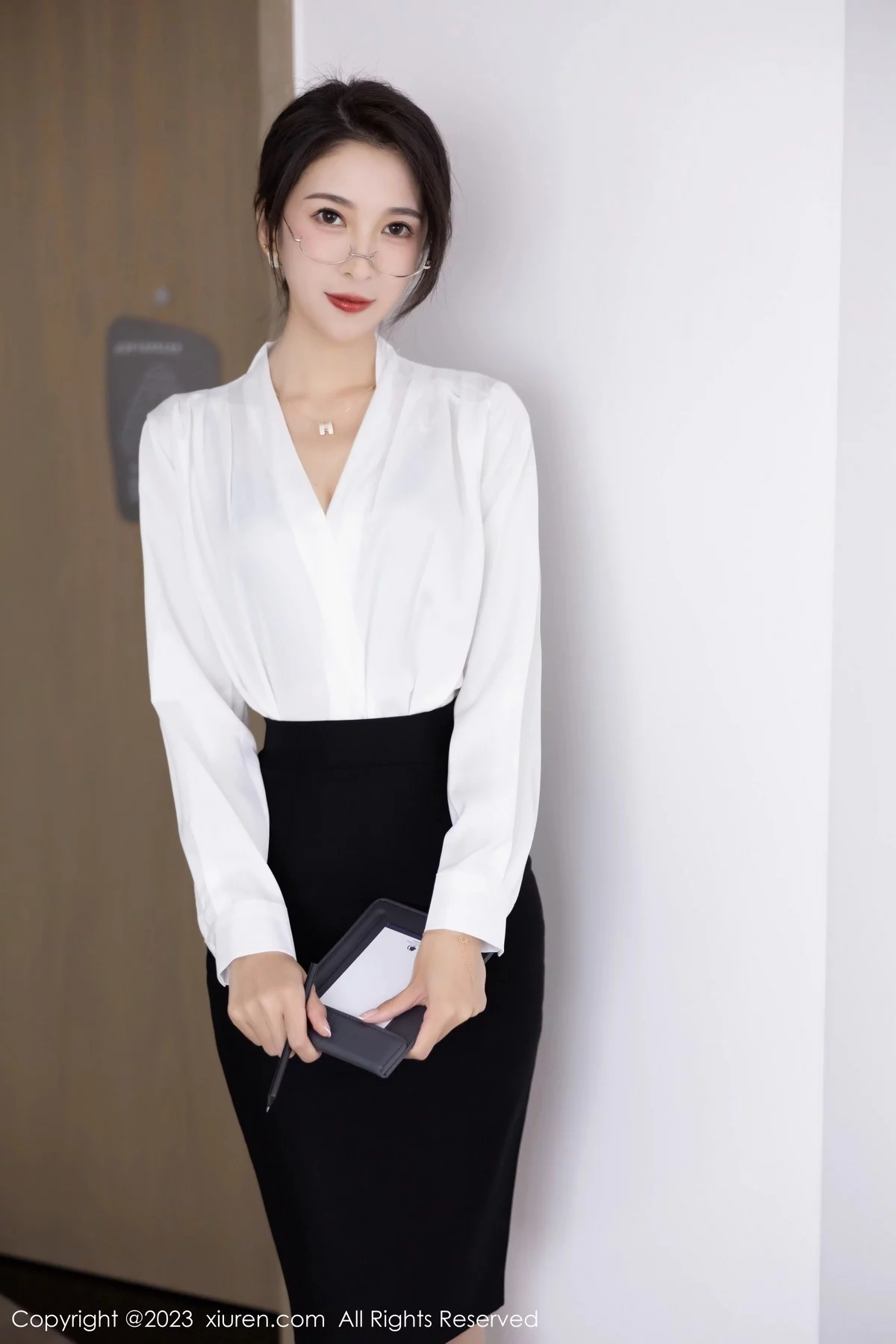 [[XiuRen秀人网]秀人网]No.6439_模特林乐一性感白色上衣配黑短裙露黑色蕾丝内衣妩媚诱惑写真86P