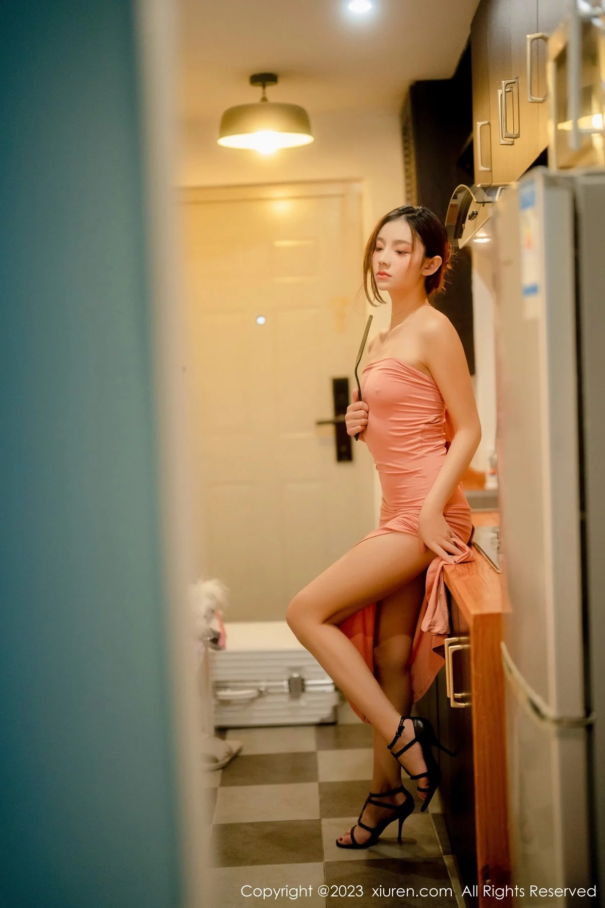 [[XiuRen秀人网]秀人网]No.6437_模特加朵babe私房性感粉色露肩连衣裙真空秀魔鬼身材诱惑写真105P