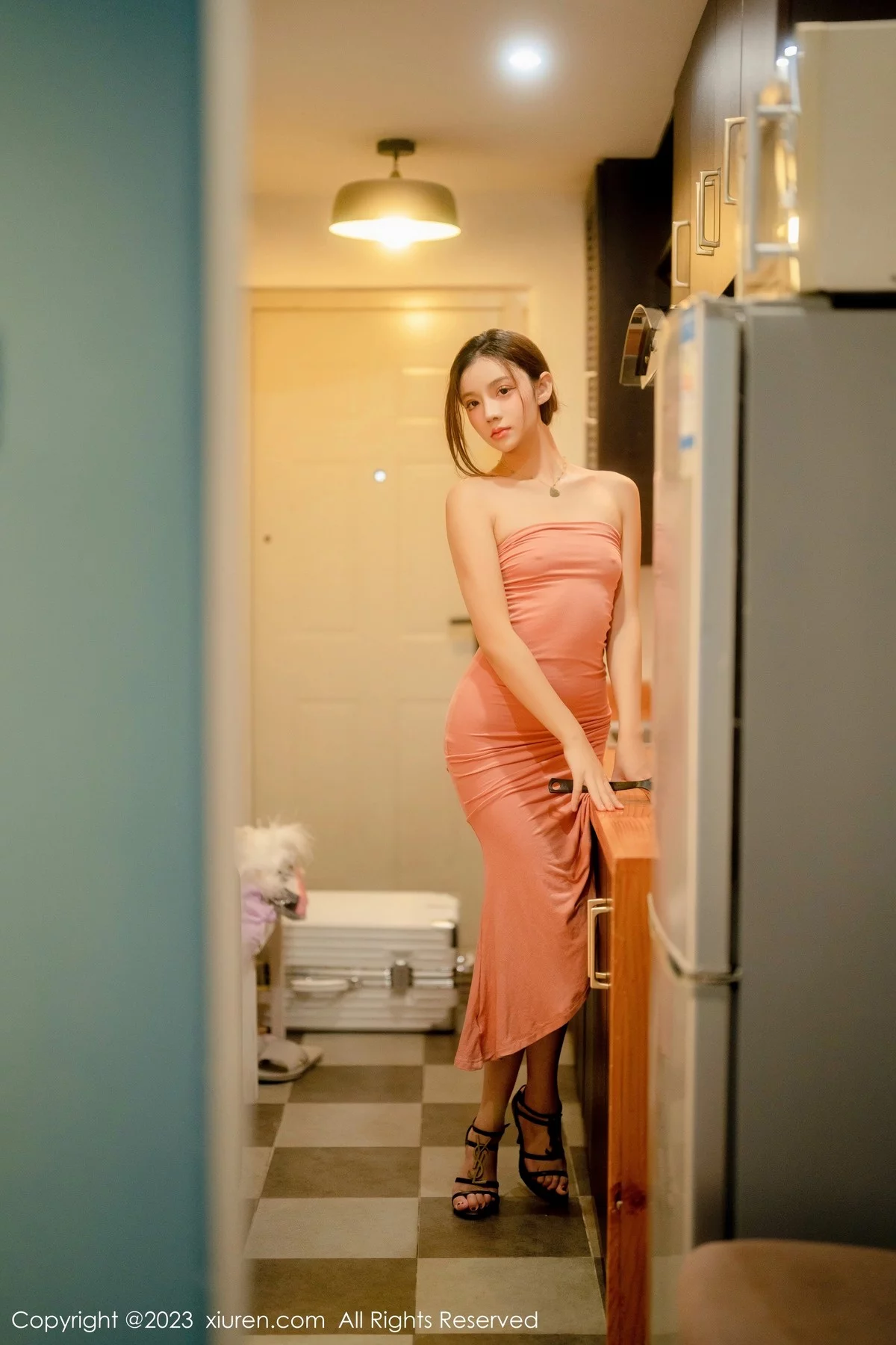 [[XiuRen秀人网]秀人网]No.6437_模特加朵babe私房性感粉色露肩连衣裙真空秀魔鬼身材诱惑写真105P