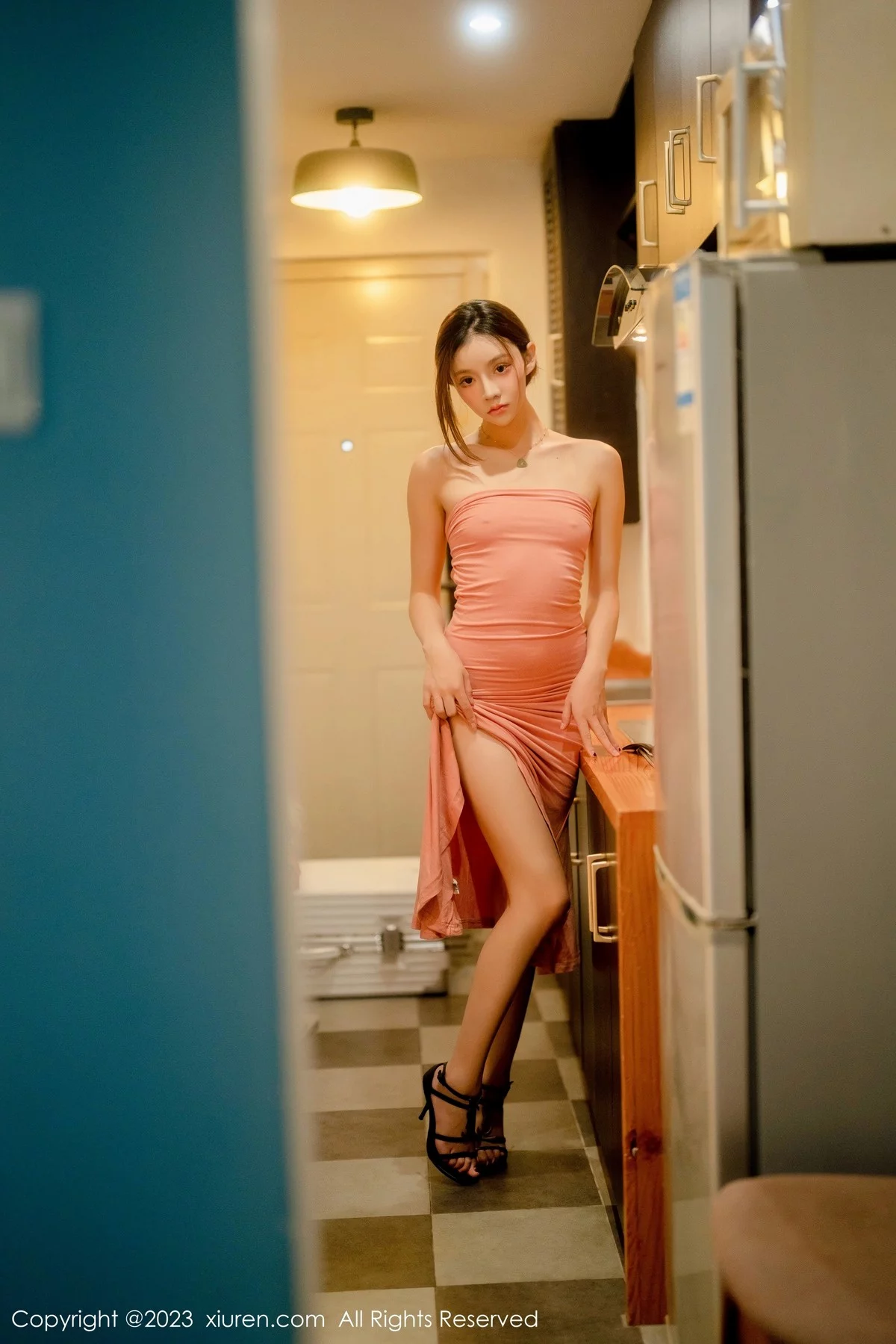 [[XiuRen秀人网]秀人网]No.6437_模特加朵babe私房性感粉色露肩连衣裙真空秀魔鬼身材诱惑写真105P