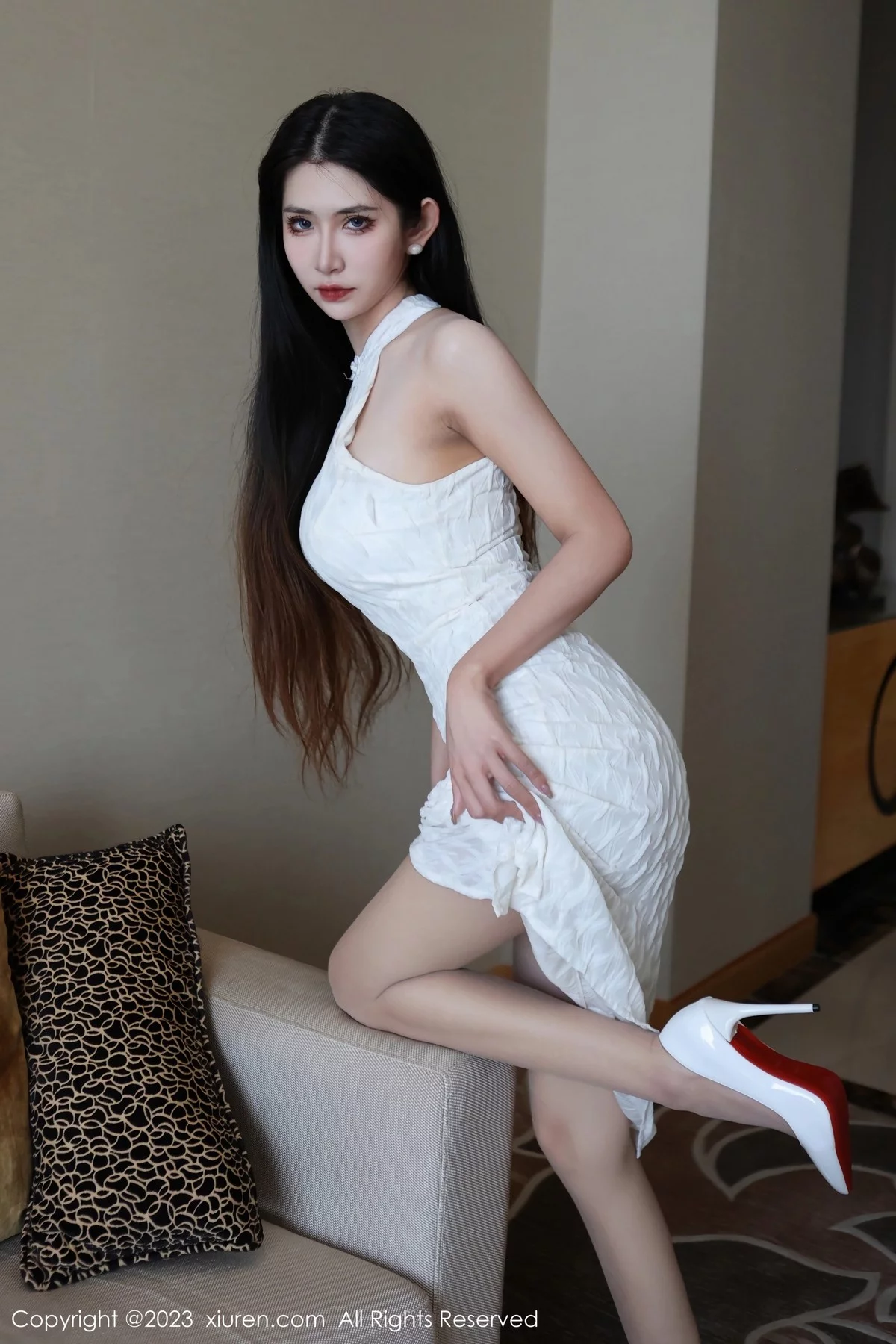 [[XiuRen秀人网]秀人网]No.6438_模特依娜Yina脱连衣长裙裤露性感白色内衣配开档肉丝诱惑写真90P