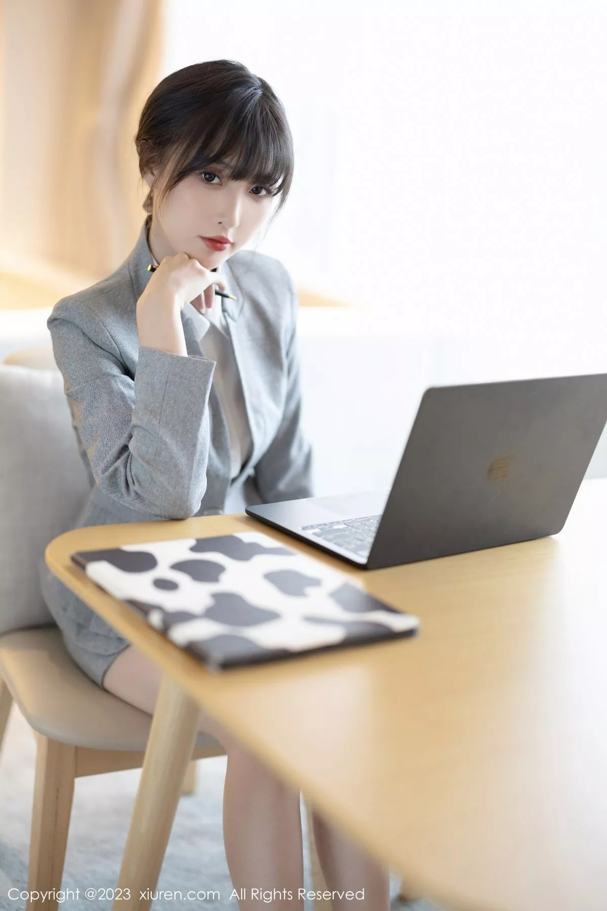 [[XiuRen秀人网]秀人网]No.7422_模特林星阑性感灰色OL服饰+淡蓝连衣短裙秀曼妙身姿诱惑写真85P