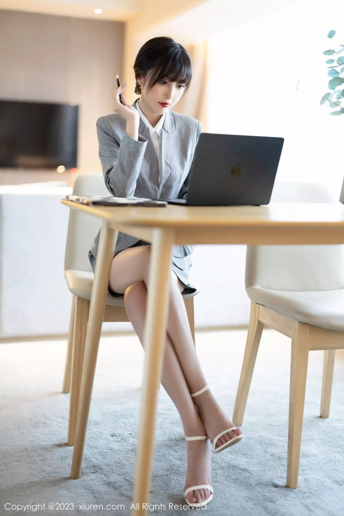 [[XiuRen秀人网]秀人网]No.7422_模特林星阑性感灰色OL服饰+淡蓝连衣短裙秀曼妙身姿诱惑写真85P