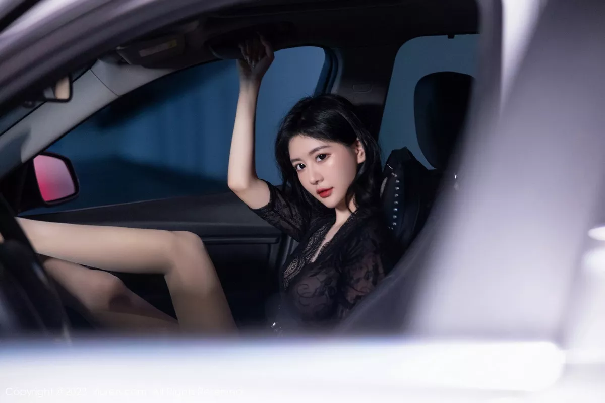 [[XiuRen秀人网]秀人网]No.7431_女神幼幼车内场景黑色薄纱上衣配黑皮短裙露闪亮肉丝诱惑写真83P