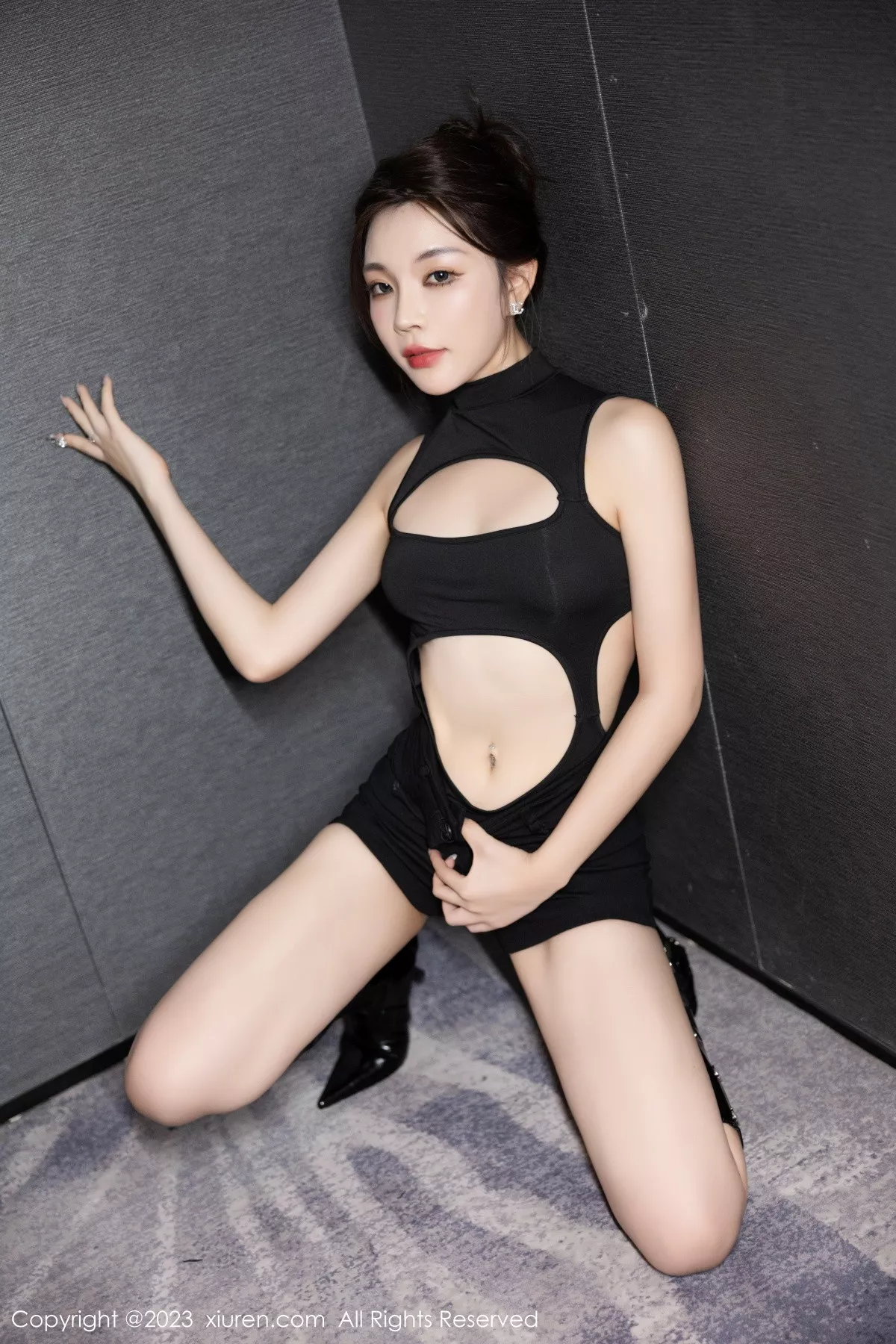 [[XiuRen秀人网]秀人网]No.7432_女神徐莉芝Booty性感黑色情趣服配黑丝吊袜秀曼妙身姿诱惑写真82P