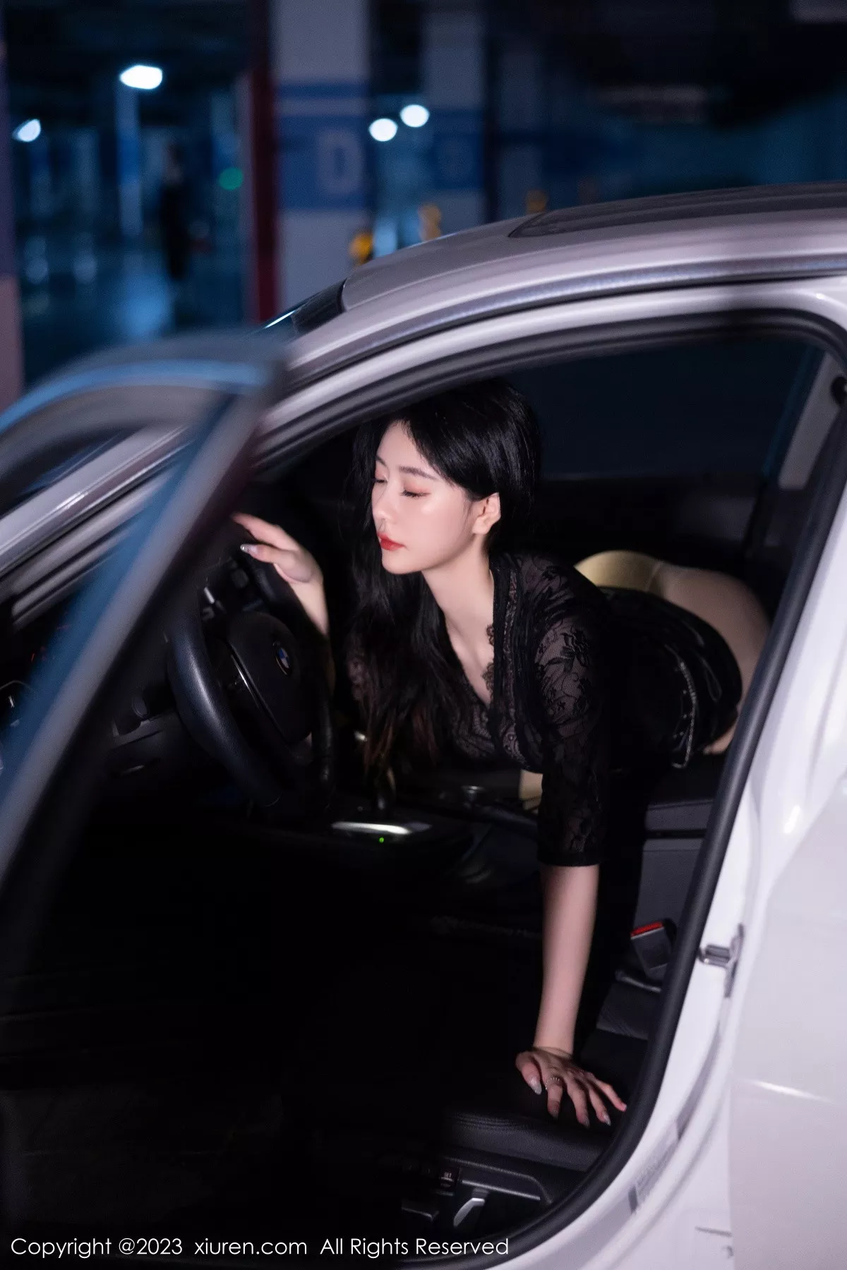 [[XiuRen秀人网]秀人网]No.7431_女神幼幼车内场景黑色薄纱上衣配黑皮短裙露闪亮肉丝诱惑写真83P