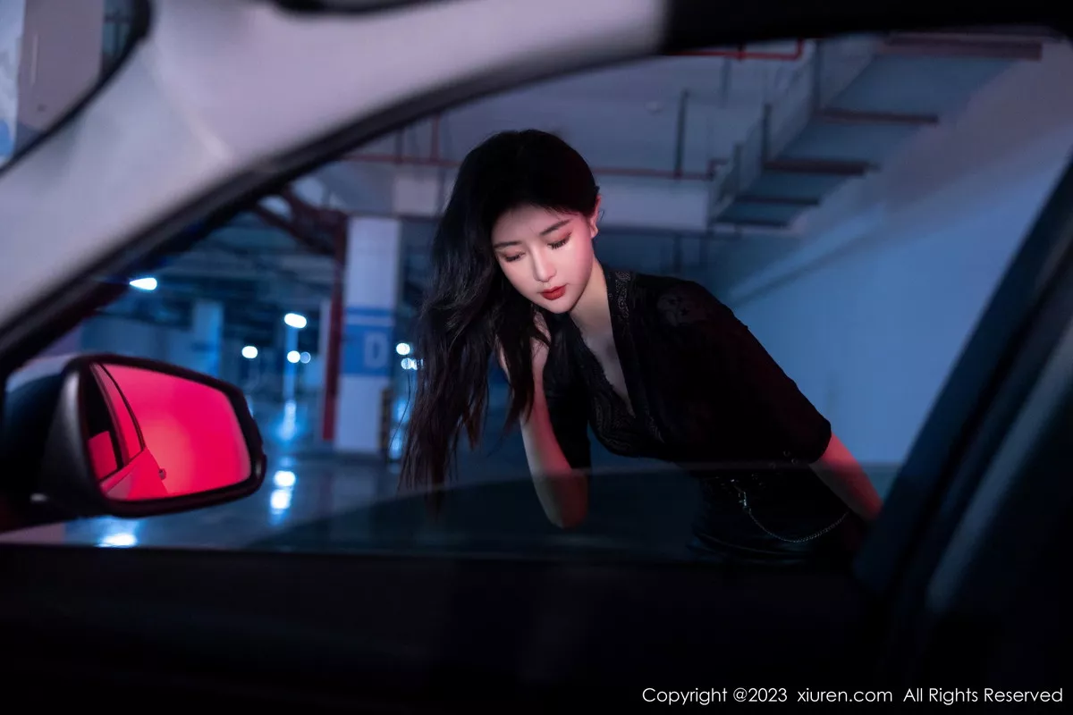 [[XiuRen秀人网]秀人网]No.7431_女神幼幼车内场景黑色薄纱上衣配黑皮短裙露闪亮肉丝诱惑写真83P