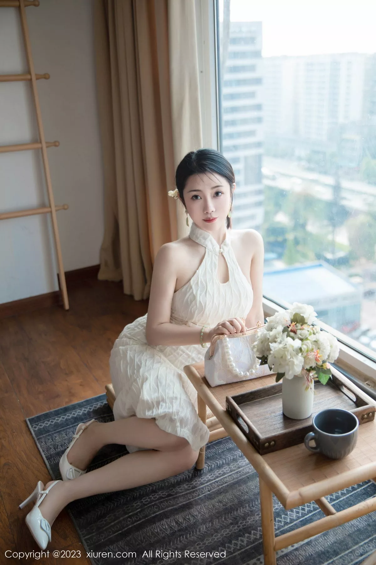 [[XiuRen秀人网]秀人网]No.7435_模特严利娅Yuliya性感白色旗袍服饰秀婀娜身姿完美诱惑写真71P