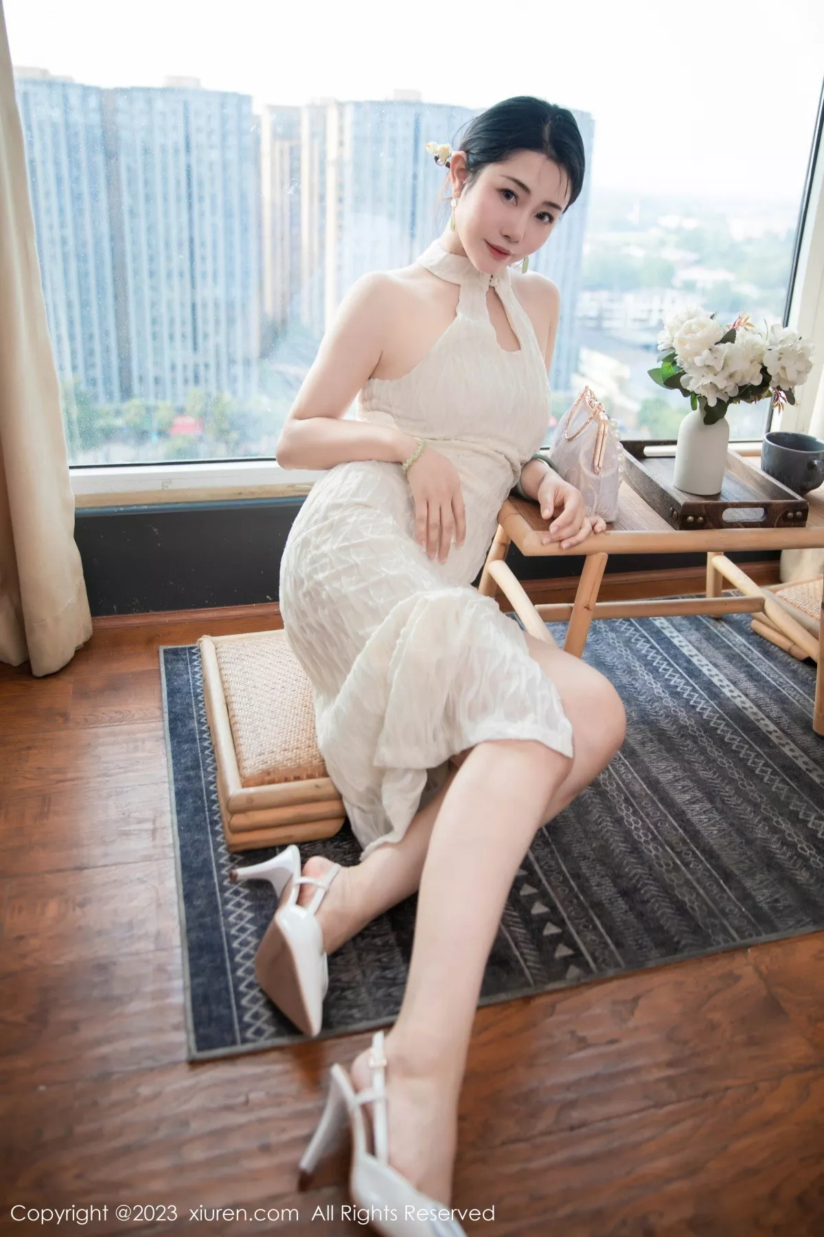 [[XiuRen秀人网]秀人网]No.7435_模特严利娅Yuliya性感白色旗袍服饰秀婀娜身姿完美诱惑写真71P