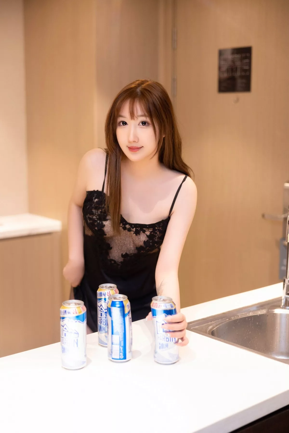 [[XiuRen秀人网]秀人网]No.7437_模特江真真私房浴室性感黑色薄纱吊带短裙配超薄黑丝诱惑写真88P