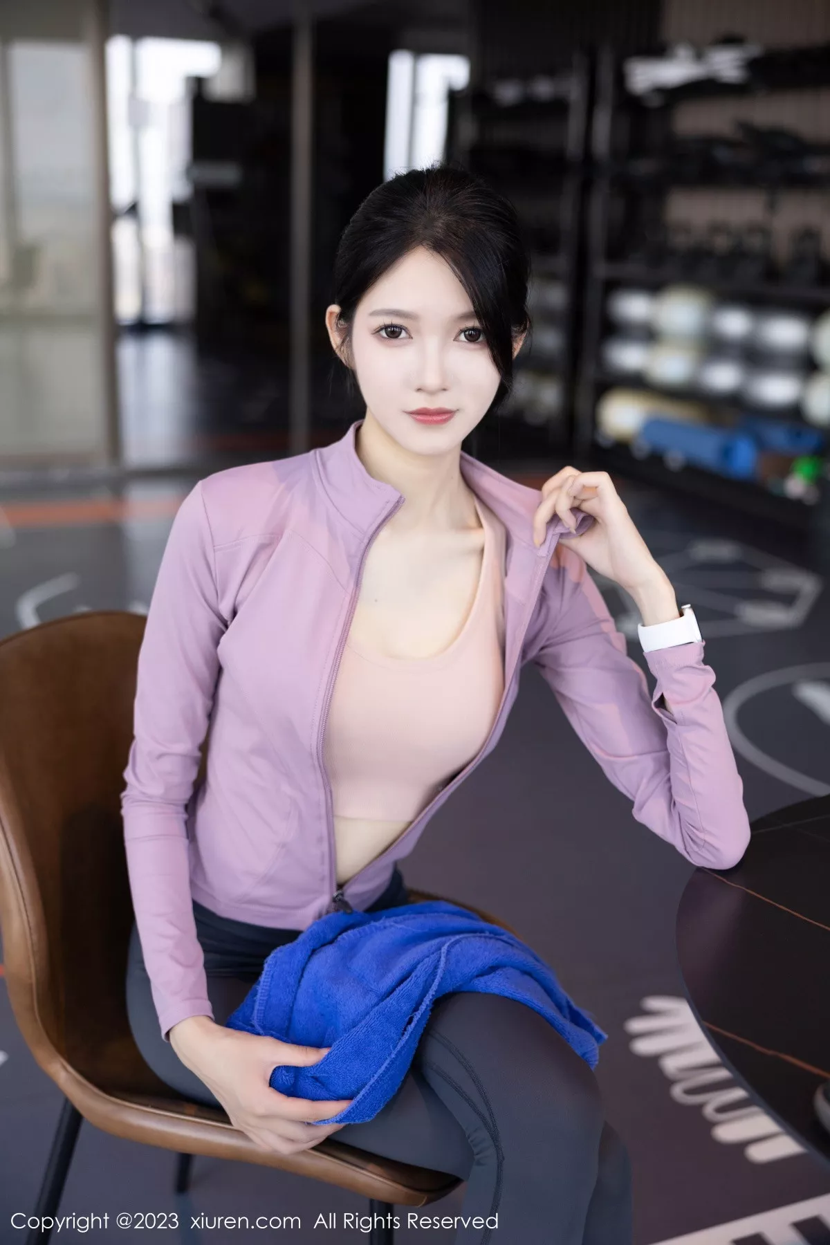 [[XiuRen秀人网]秀人网]No.7438_模特程程程健身房紫灰色上衣配灰色运动裤秀曼妙身姿诱惑写真84P