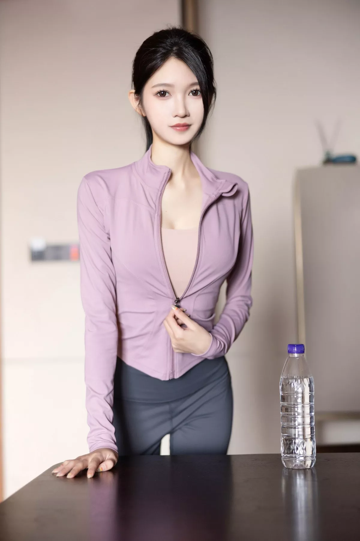 [[XiuRen秀人网]秀人网]No.7438_模特程程程健身房紫灰色上衣配灰色运动裤秀曼妙身姿诱惑写真84P