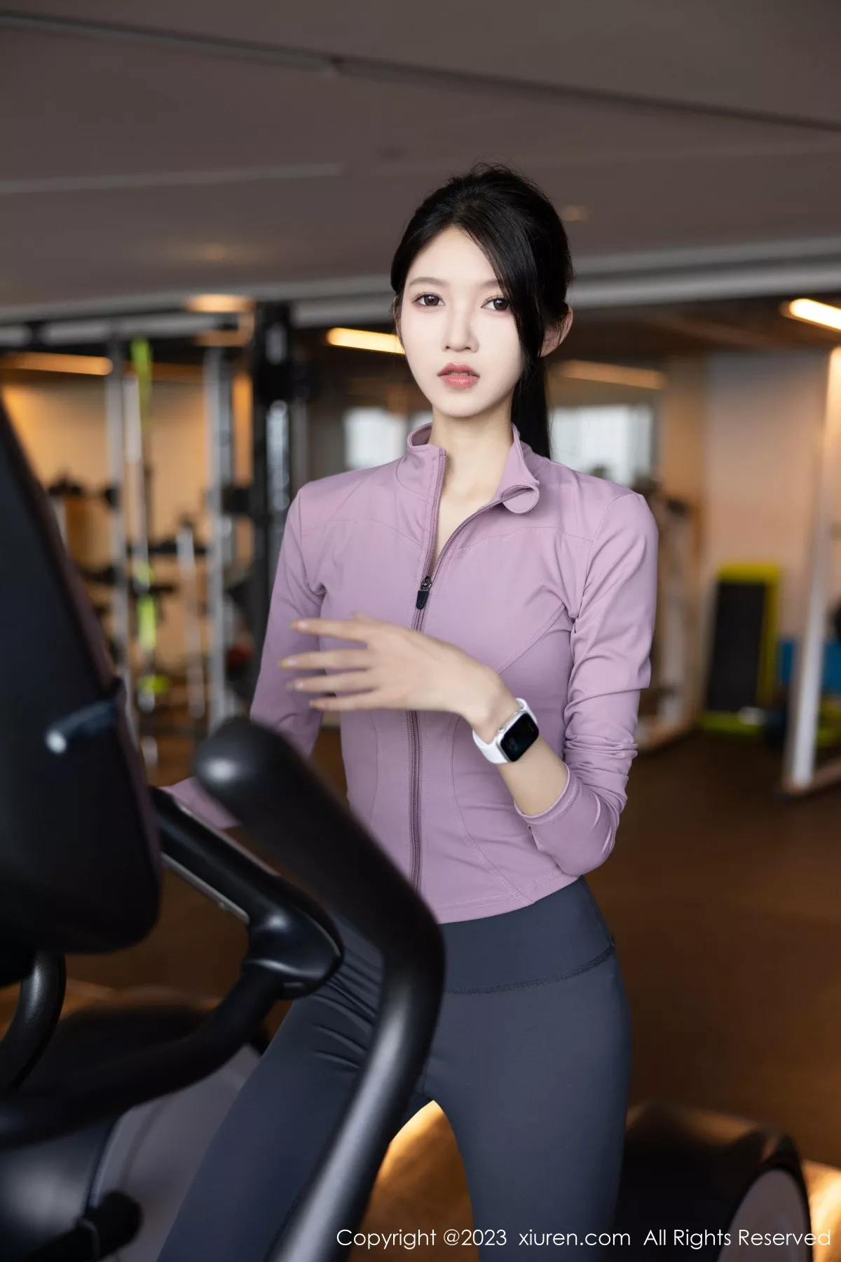 [[XiuRen秀人网]秀人网]No.7438_模特程程程健身房紫灰色上衣配灰色运动裤秀曼妙身姿诱惑写真84P