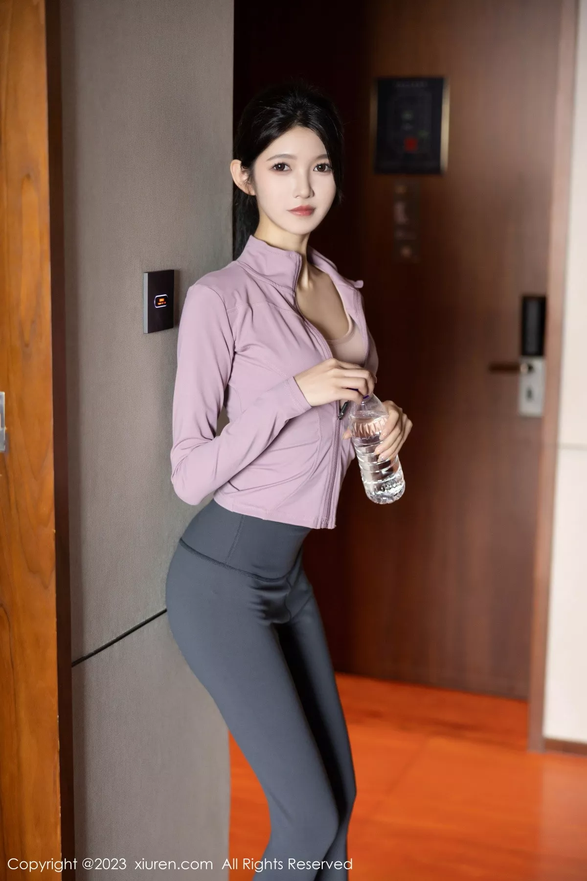 [[XiuRen秀人网]秀人网]No.7438_模特程程程健身房紫灰色上衣配灰色运动裤秀曼妙身姿诱惑写真84P