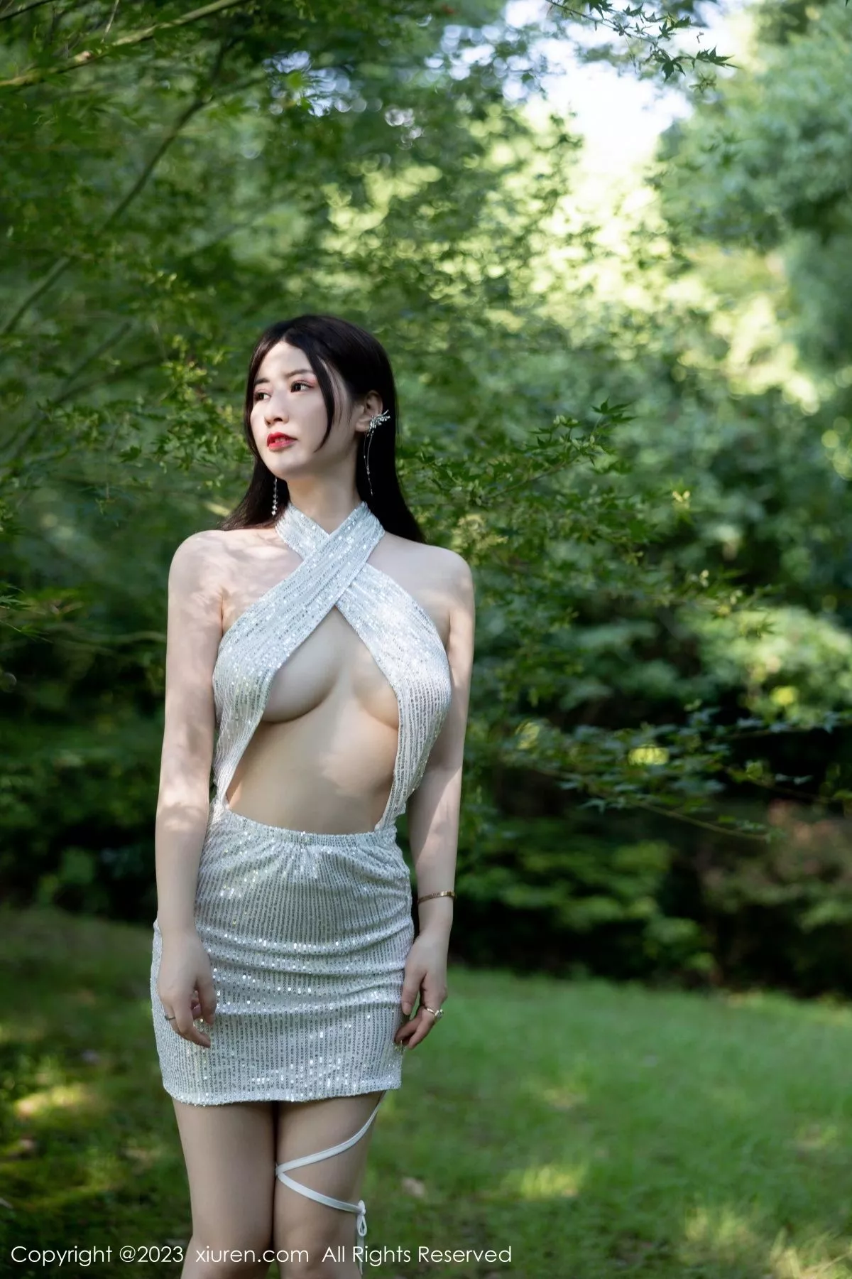 [[XiuRen秀人网]秀人网]No.7441_模特诗诗kiki性感蓝灰蕾丝内衣配黑丝袜秀丰腴身姿惹火诱惑写真79P