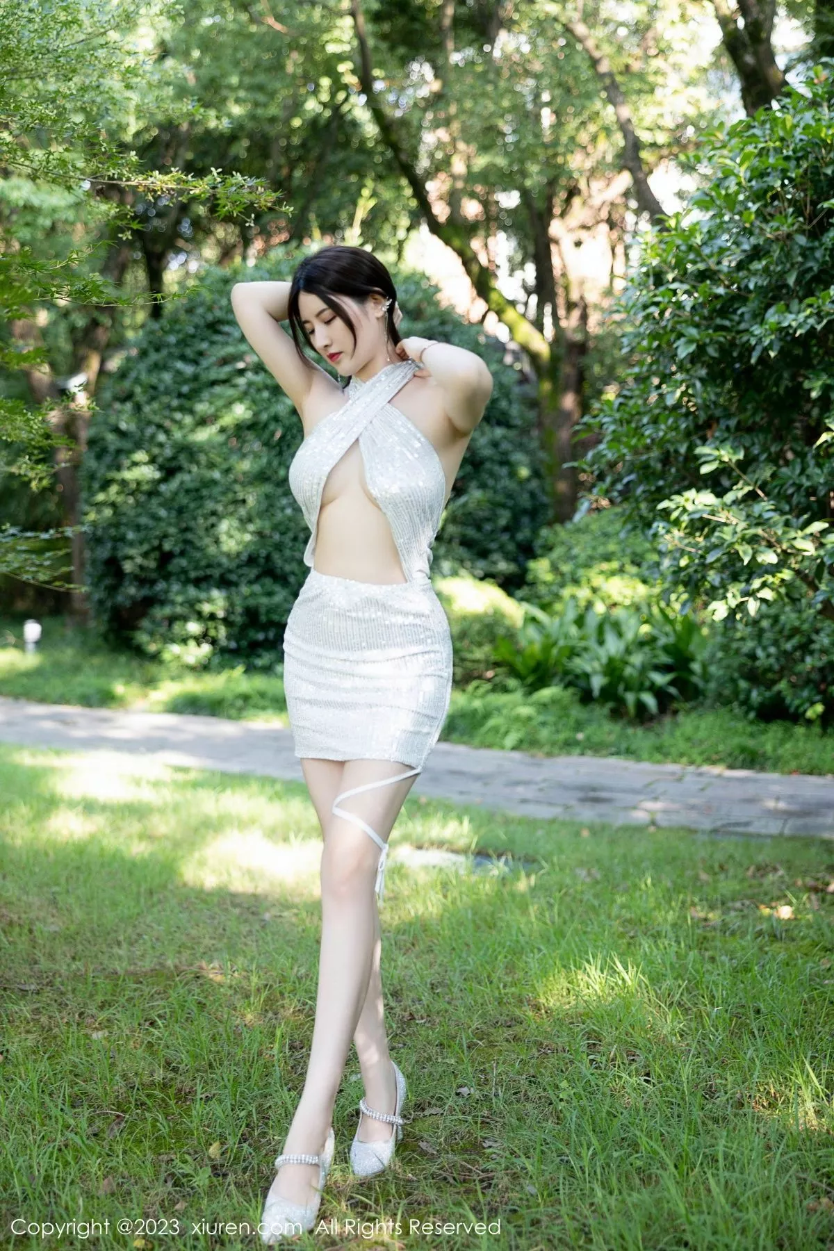 [[XiuRen秀人网]秀人网]No.7441_模特诗诗kiki性感蓝灰蕾丝内衣配黑丝袜秀丰腴身姿惹火诱惑写真79P