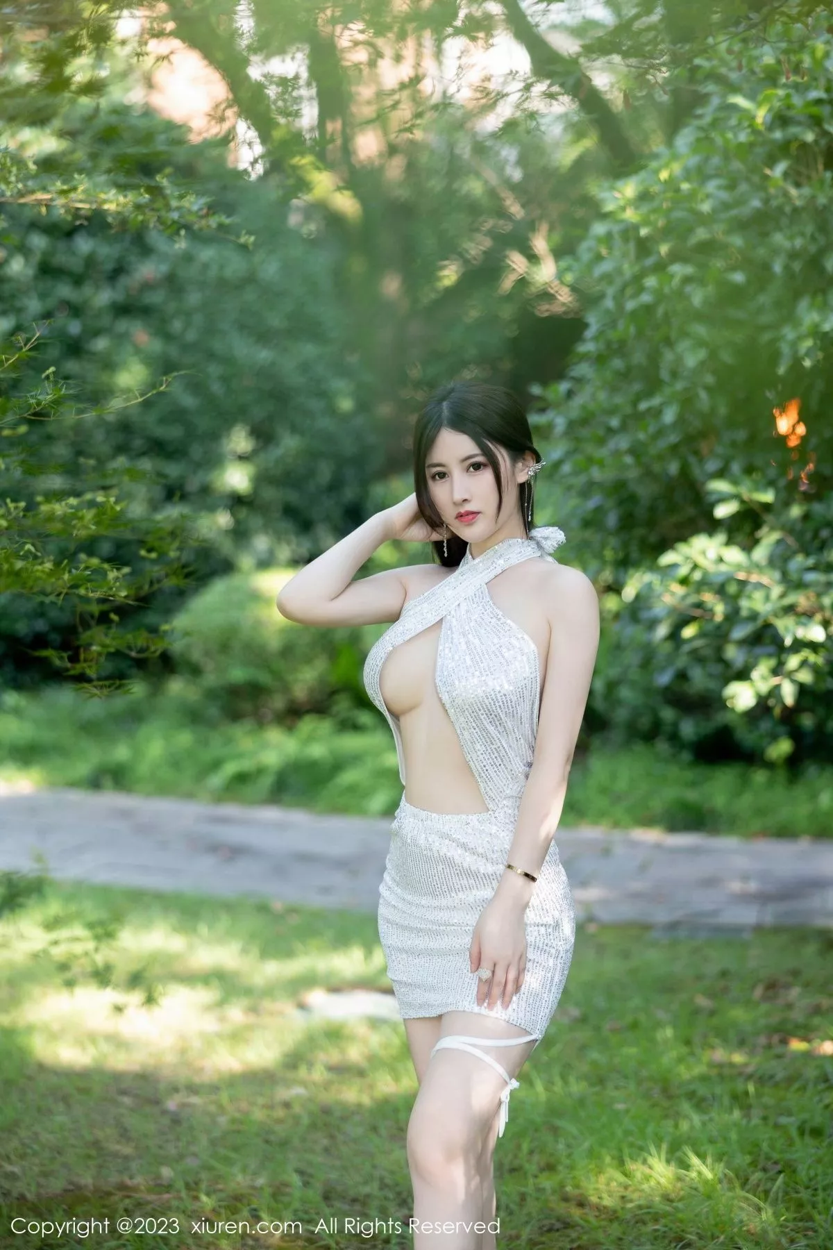 [[XiuRen秀人网]秀人网]No.7441_模特诗诗kiki性感蓝灰蕾丝内衣配黑丝袜秀丰腴身姿惹火诱惑写真79P