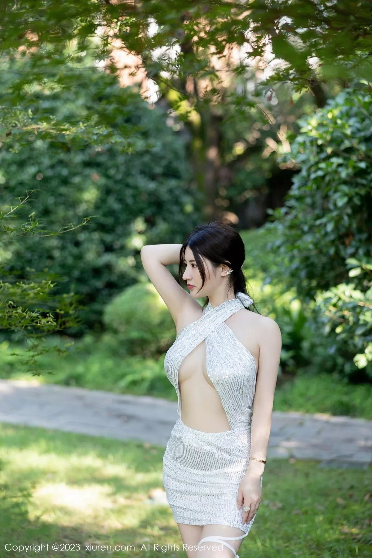 [[XiuRen秀人网]秀人网]No.7441_模特诗诗kiki性感蓝灰蕾丝内衣配黑丝袜秀丰腴身姿惹火诱惑写真79P