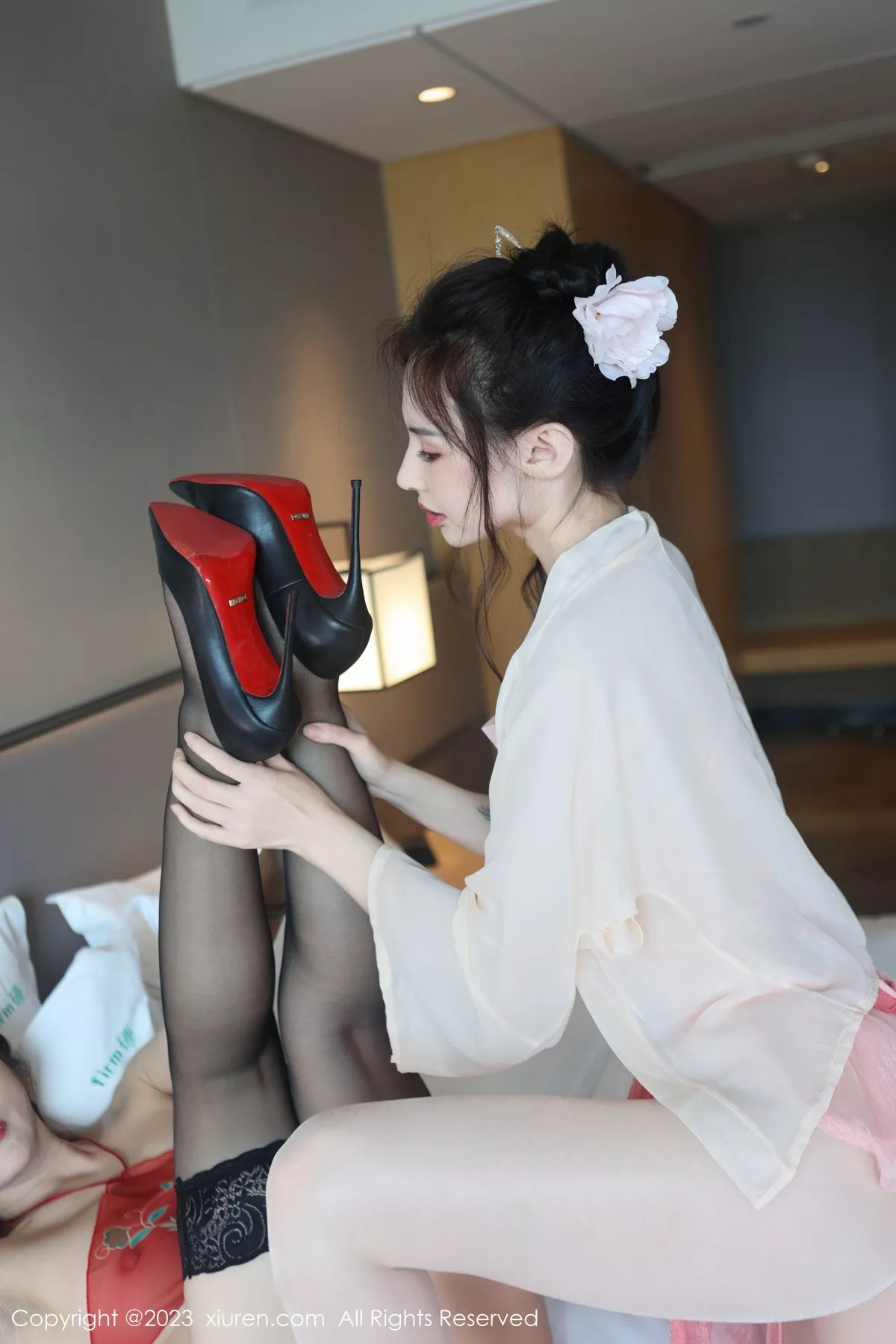 [[XiuRen秀人网]秀人网]No.7440_模特合集月野兔美妞＆曼柔性感薄纱情趣肚兜服饰惹火诱惑写真79P