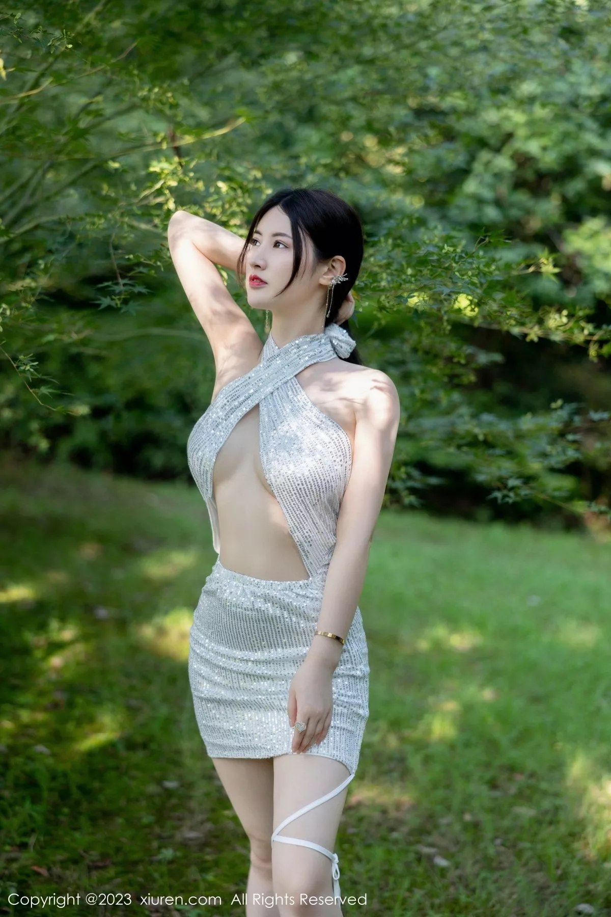 [[XiuRen秀人网]秀人网]No.7441_模特诗诗kiki性感蓝灰蕾丝内衣配黑丝袜秀丰腴身姿惹火诱惑写真79P