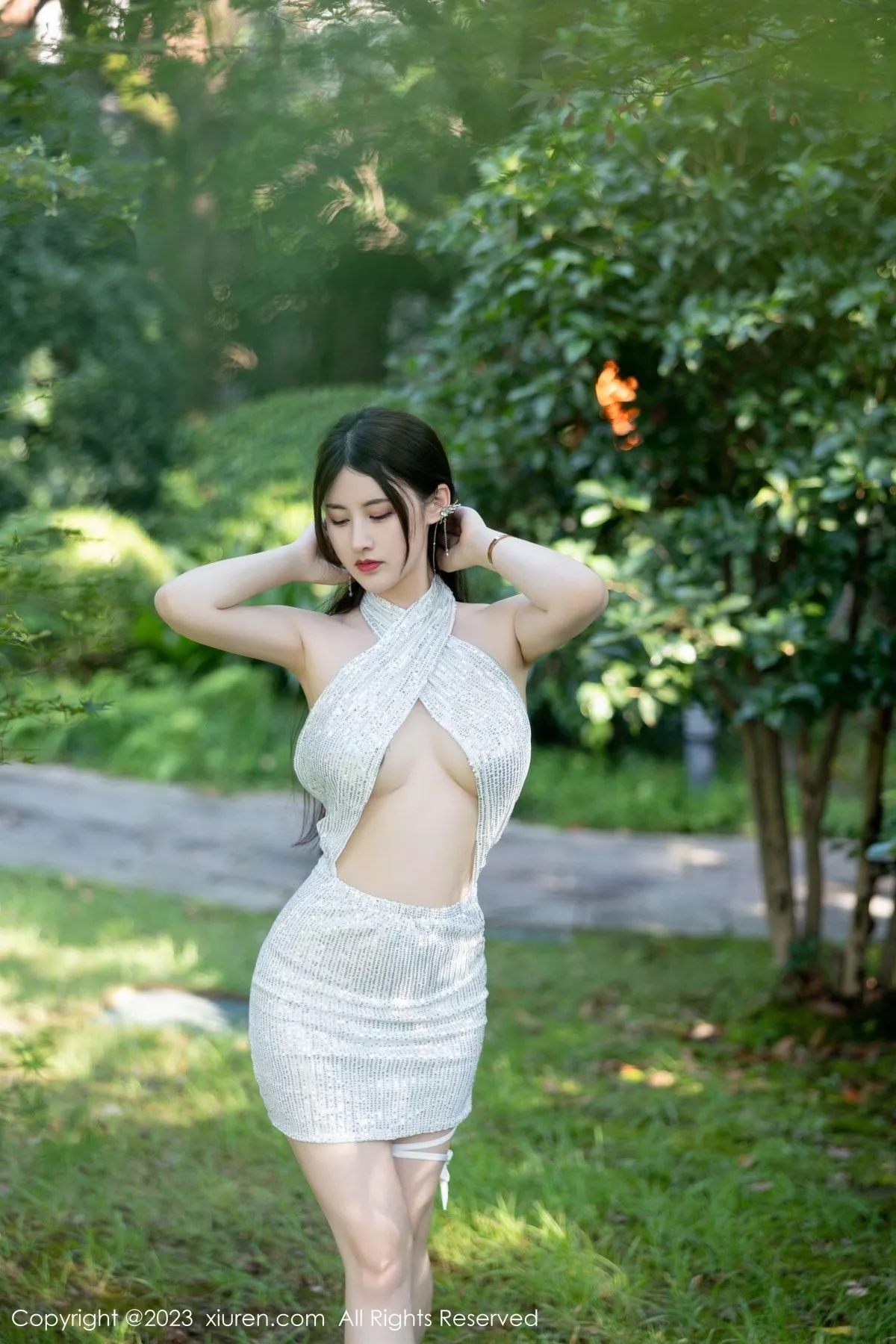 [[XiuRen秀人网]秀人网]No.7441_模特诗诗kiki性感蓝灰蕾丝内衣配黑丝袜秀丰腴身姿惹火诱惑写真79P