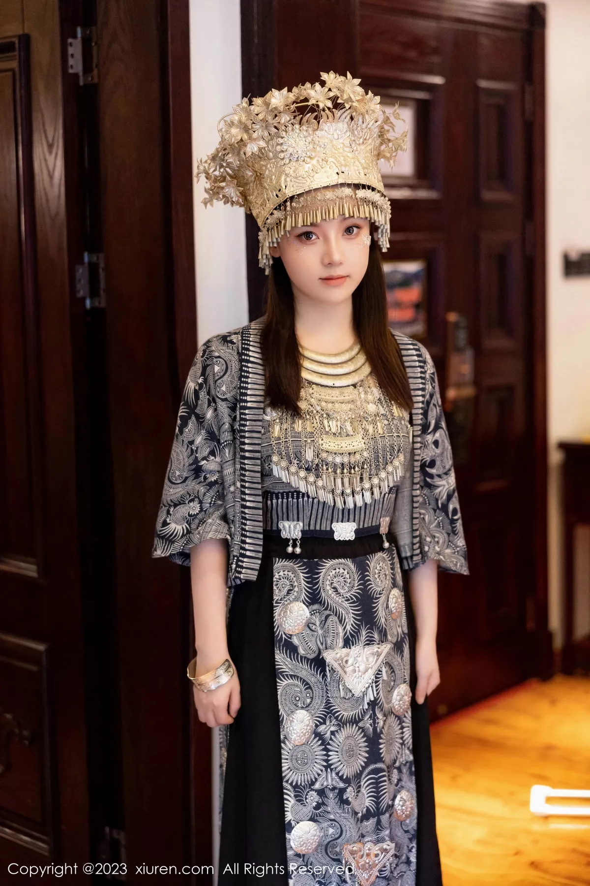 [[XiuRen秀人网]秀人网]No.7448_模特豆瓣酱户外性感银饰苗族服饰半脱秀丰腴身材完美诱惑写真82P