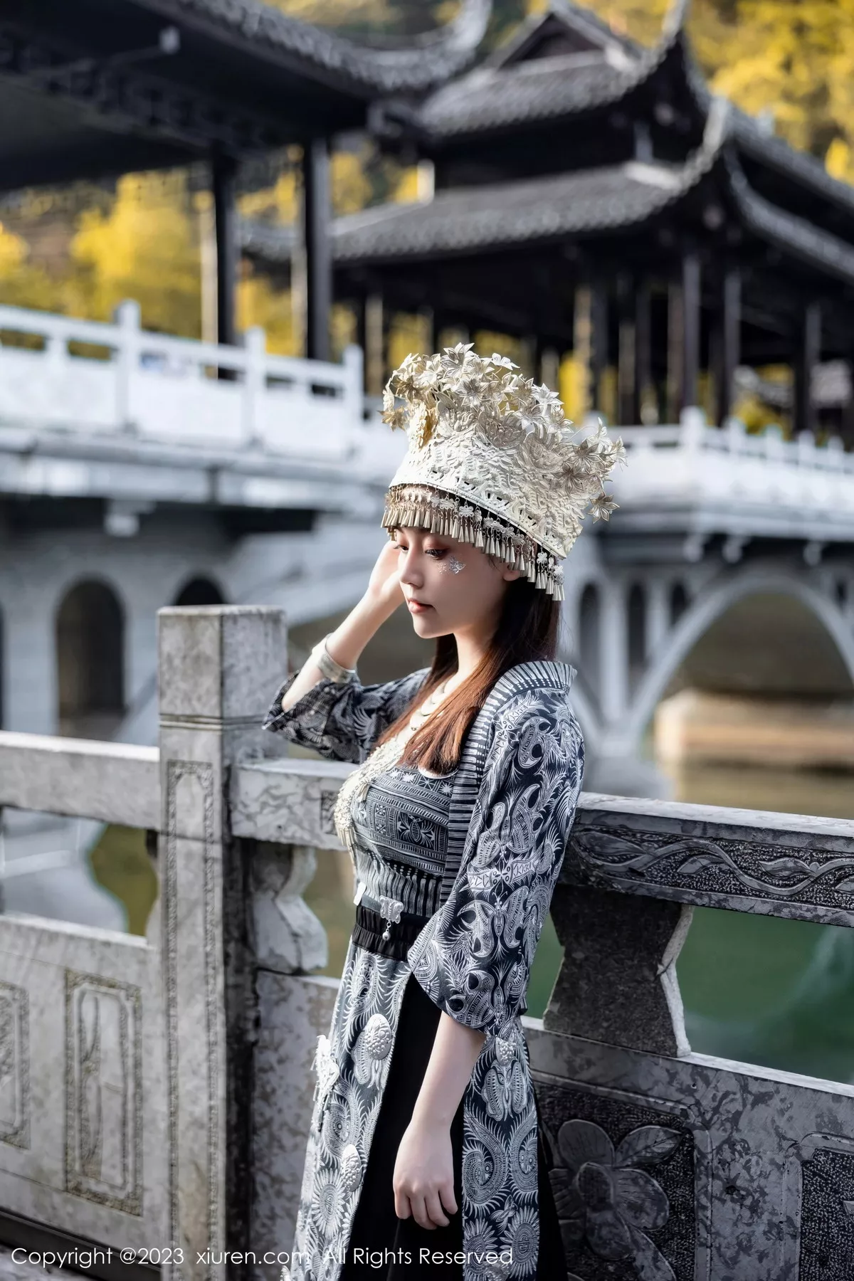 [[XiuRen秀人网]秀人网]No.7448_模特豆瓣酱户外性感银饰苗族服饰半脱秀丰腴身材完美诱惑写真82P