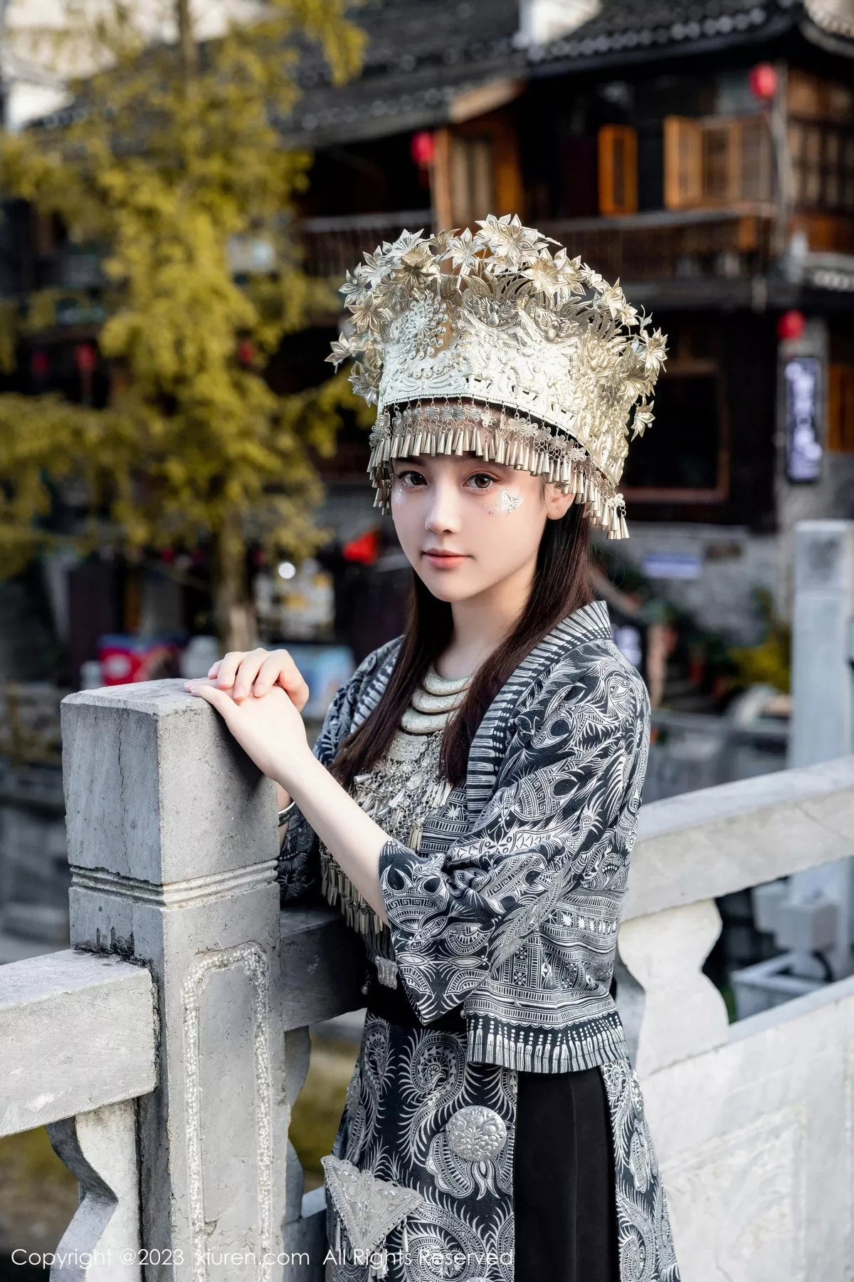 [[XiuRen秀人网]秀人网]No.7448_模特豆瓣酱户外性感银饰苗族服饰半脱秀丰腴身材完美诱惑写真82P