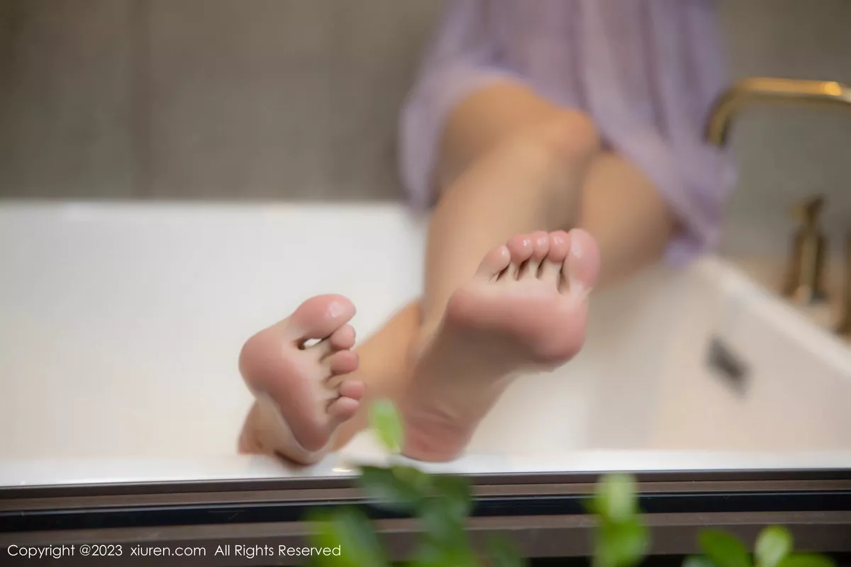 [[XiuRen秀人网]秀人网]No.7451_模特糖豆sisi浴缸场景性感紫色薄纱睡裙湿身秀惹火身材诱惑写真56P