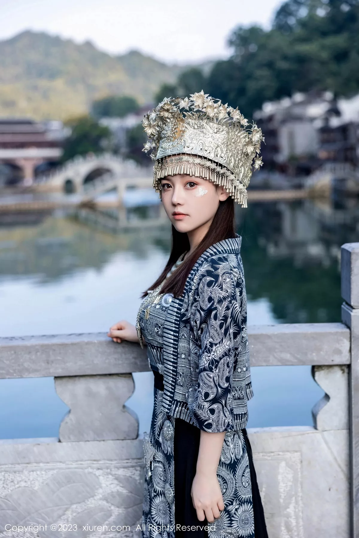 [[XiuRen秀人网]秀人网]No.7448_模特豆瓣酱户外性感银饰苗族服饰半脱秀丰腴身材完美诱惑写真82P