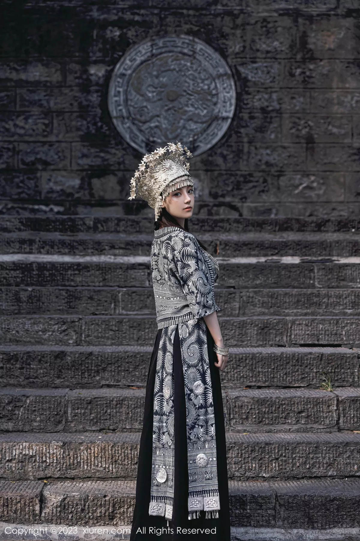 [[XiuRen秀人网]秀人网]No.7448_模特豆瓣酱户外性感银饰苗族服饰半脱秀丰腴身材完美诱惑写真82P