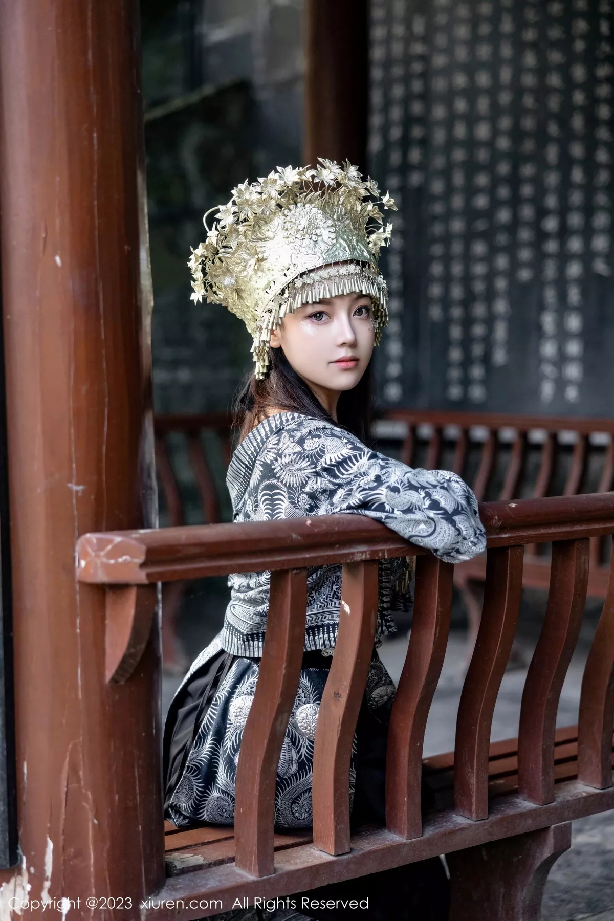 [[XiuRen秀人网]秀人网]No.7448_模特豆瓣酱户外性感银饰苗族服饰半脱秀丰腴身材完美诱惑写真82P