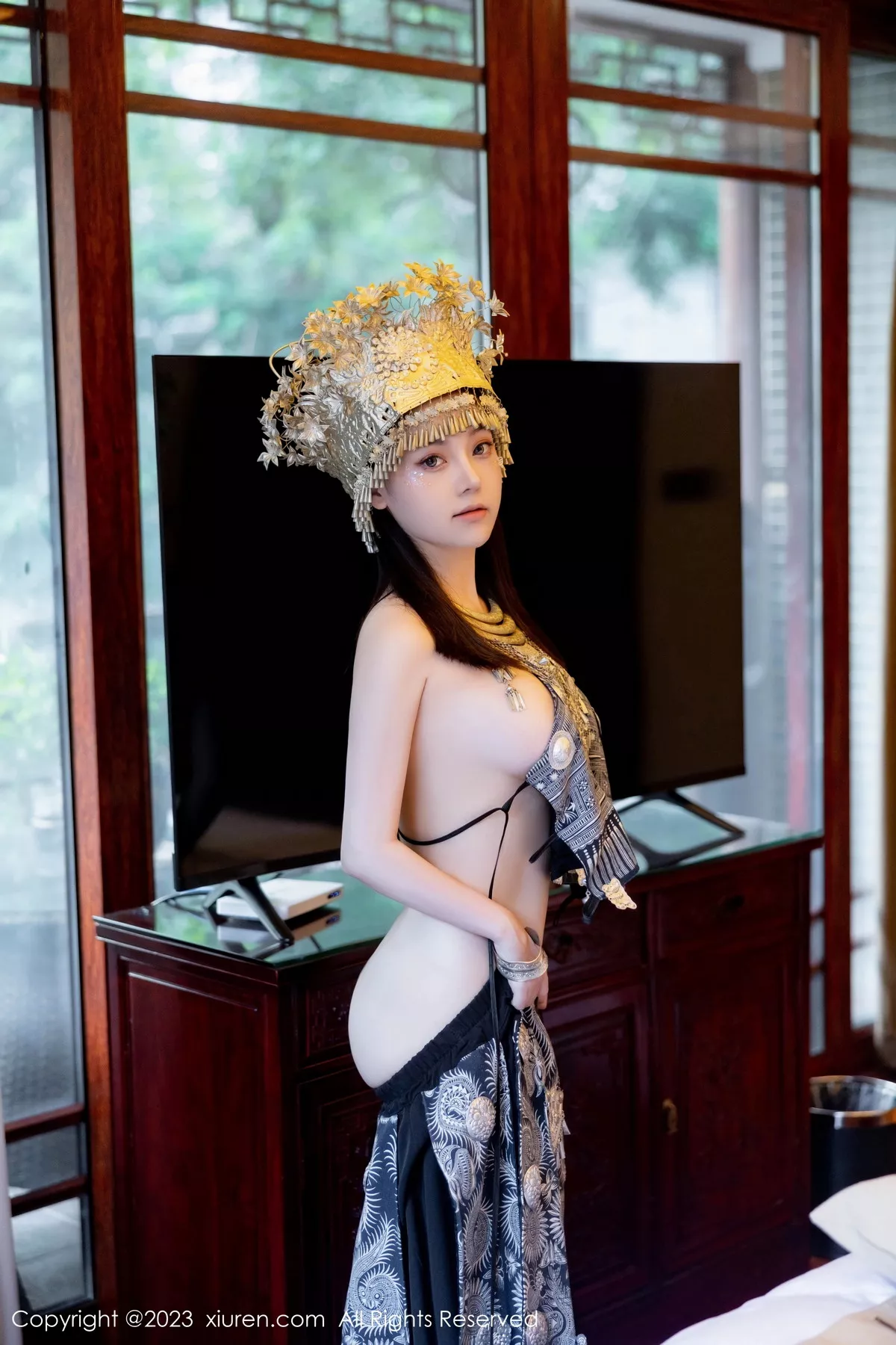 [[XiuRen秀人网]秀人网]No.7448_模特豆瓣酱户外性感银饰苗族服饰半脱秀丰腴身材完美诱惑写真82P