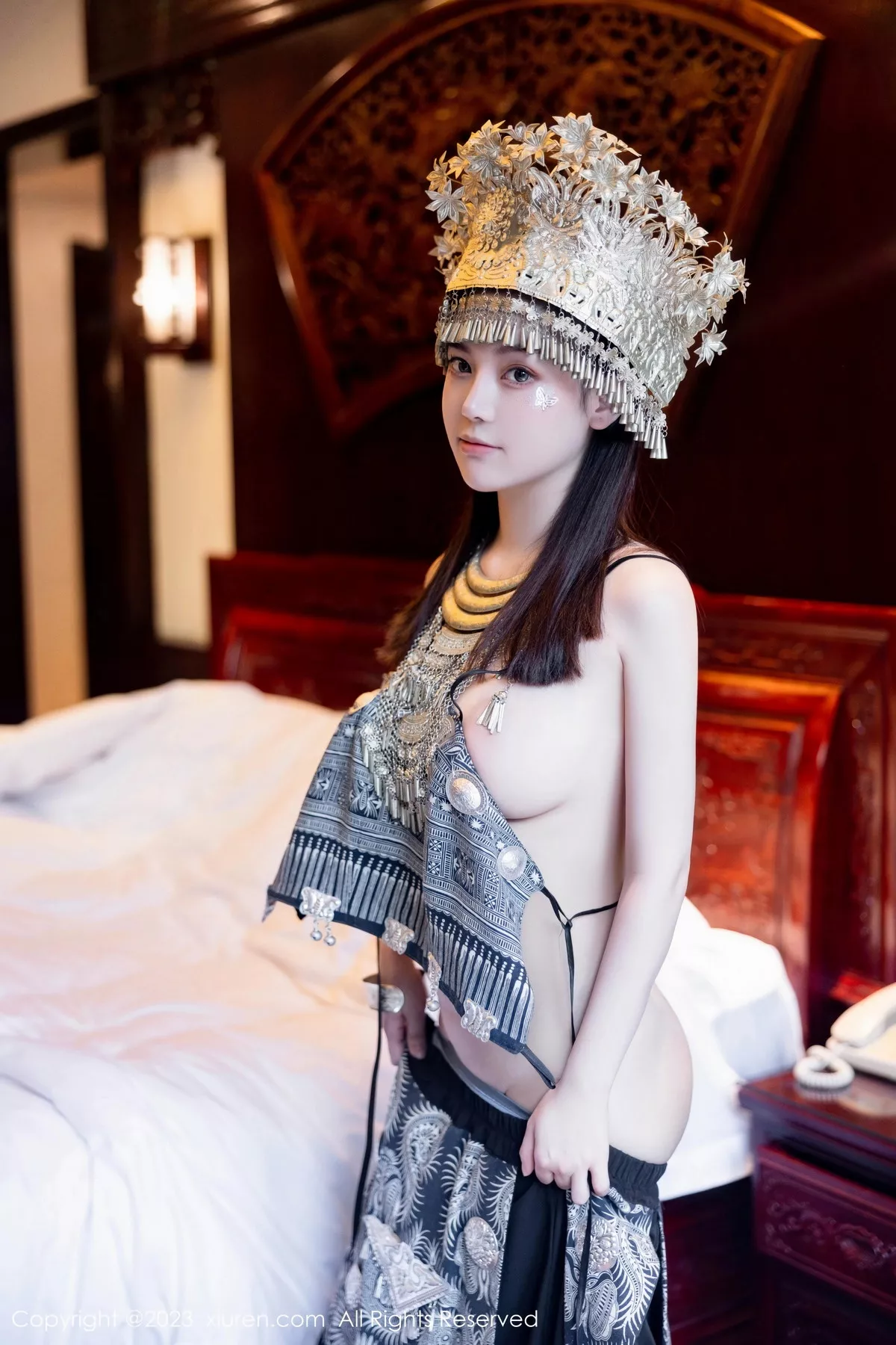 [[XiuRen秀人网]秀人网]No.7448_模特豆瓣酱户外性感银饰苗族服饰半脱秀丰腴身材完美诱惑写真82P