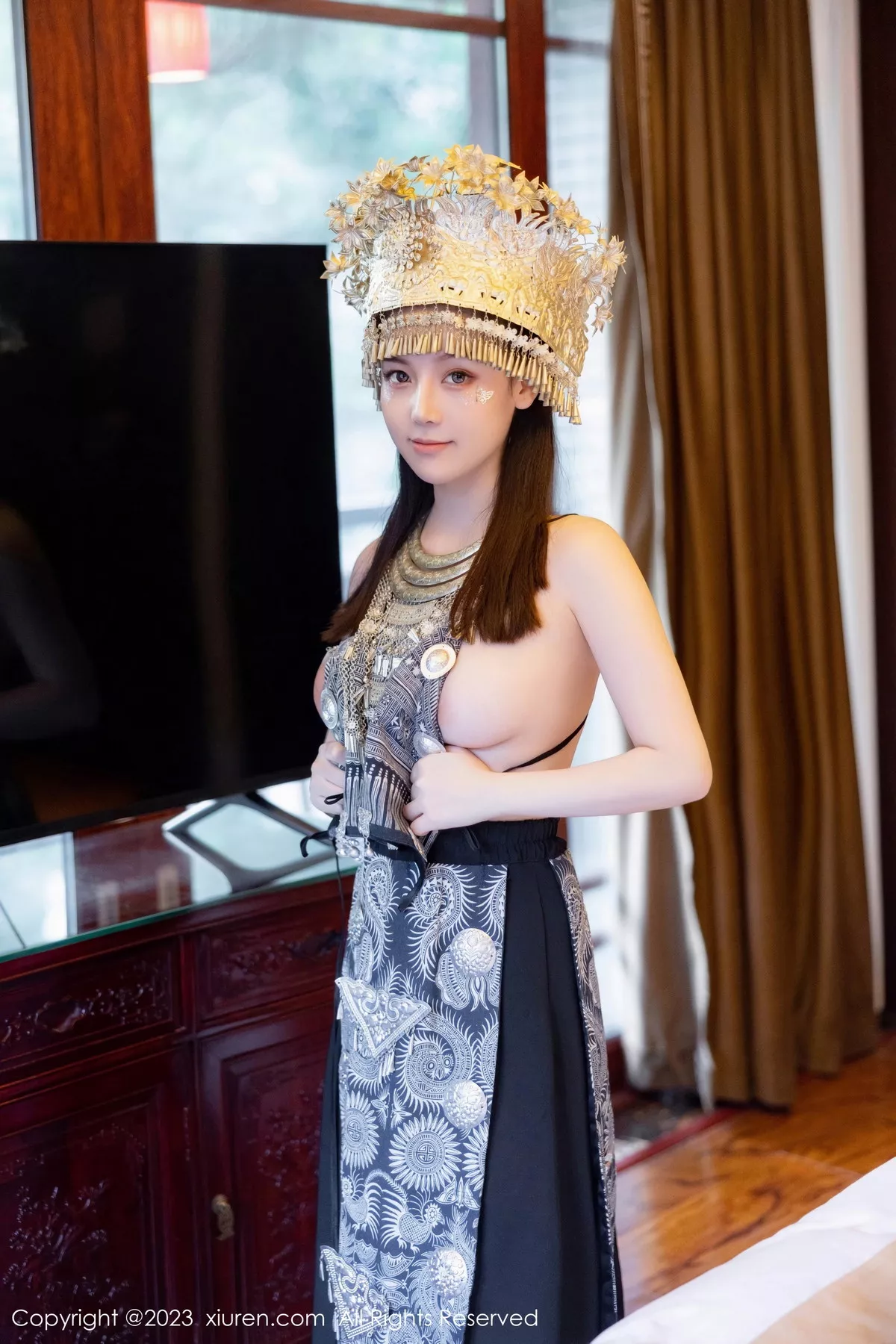 [[XiuRen秀人网]秀人网]No.7448_模特豆瓣酱户外性感银饰苗族服饰半脱秀丰腴身材完美诱惑写真82P