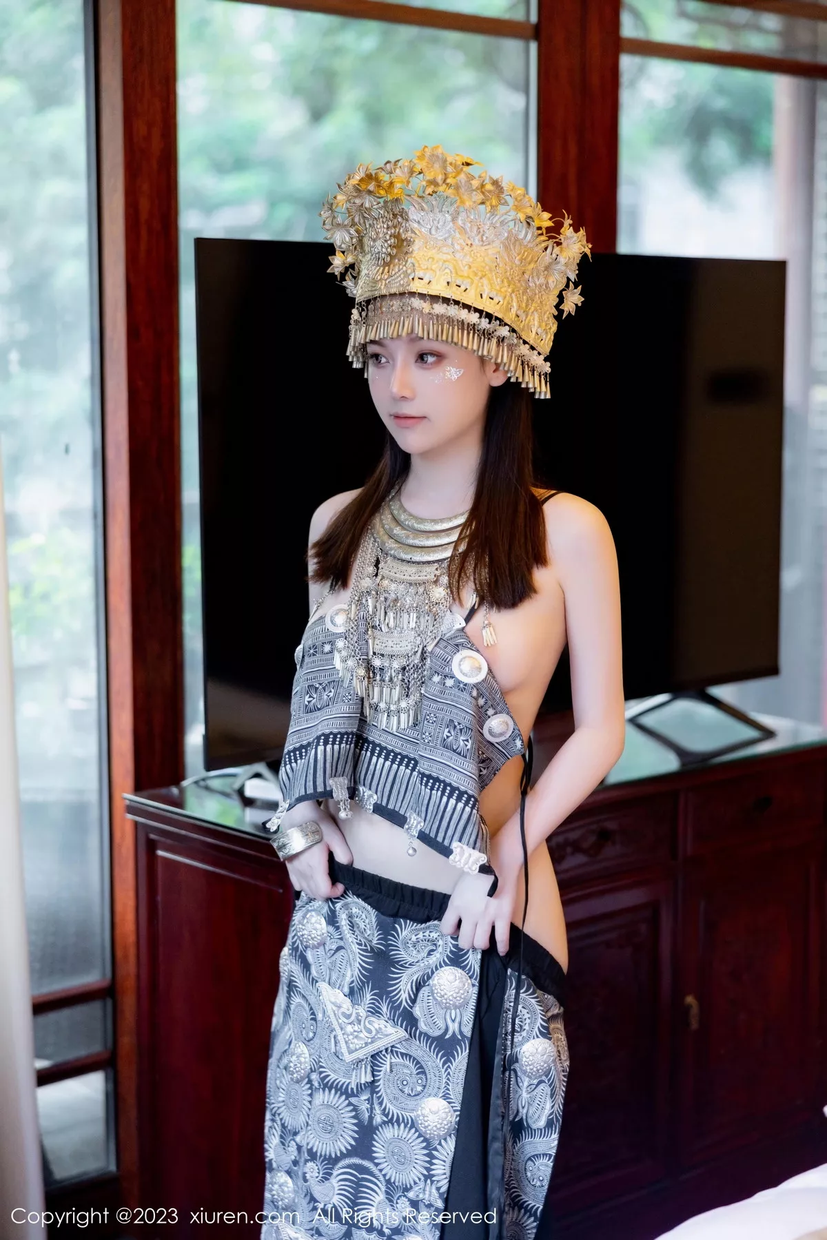 [[XiuRen秀人网]秀人网]No.7448_模特豆瓣酱户外性感银饰苗族服饰半脱秀丰腴身材完美诱惑写真82P