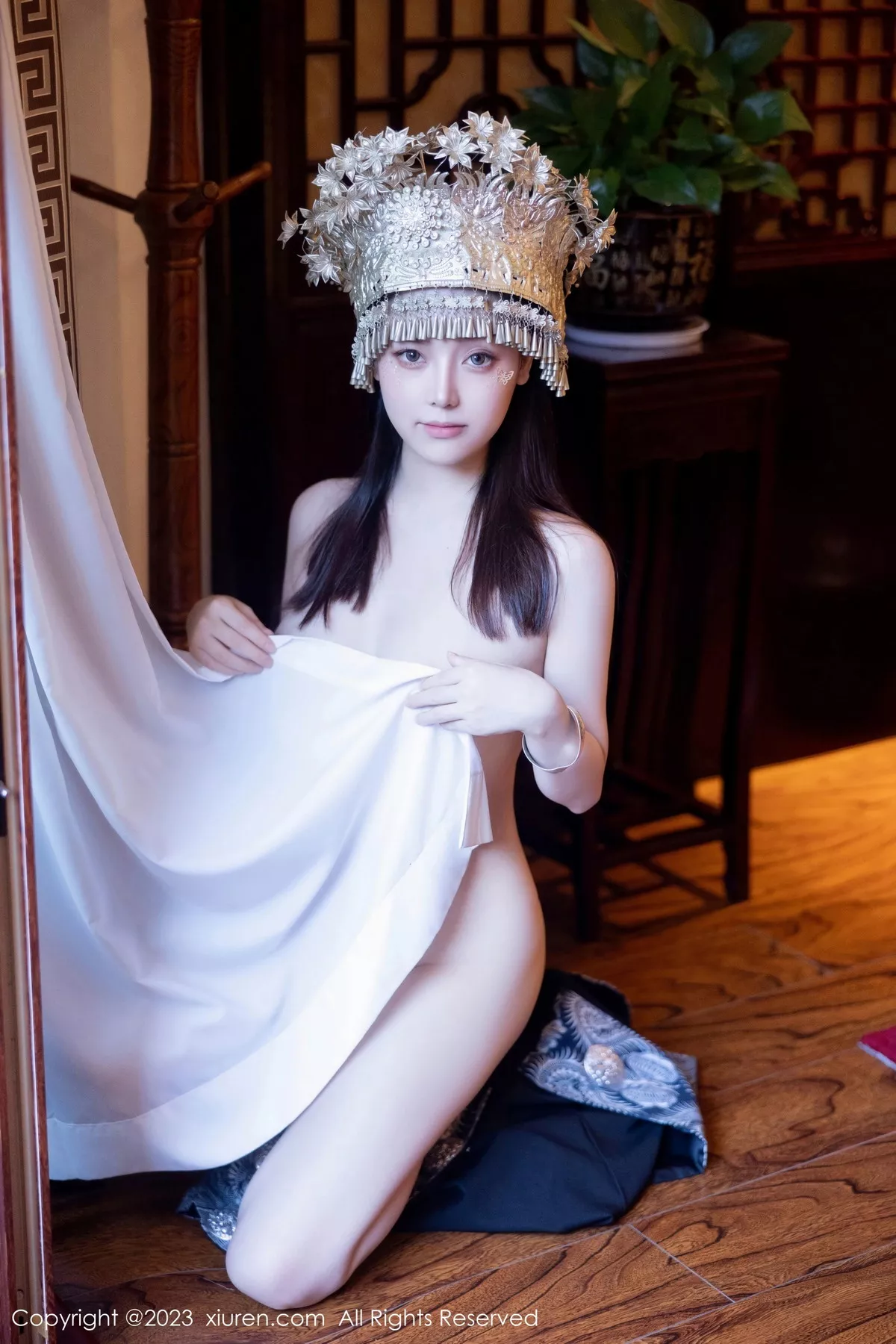 [[XiuRen秀人网]秀人网]No.7448_模特豆瓣酱户外性感银饰苗族服饰半脱秀丰腴身材完美诱惑写真82P