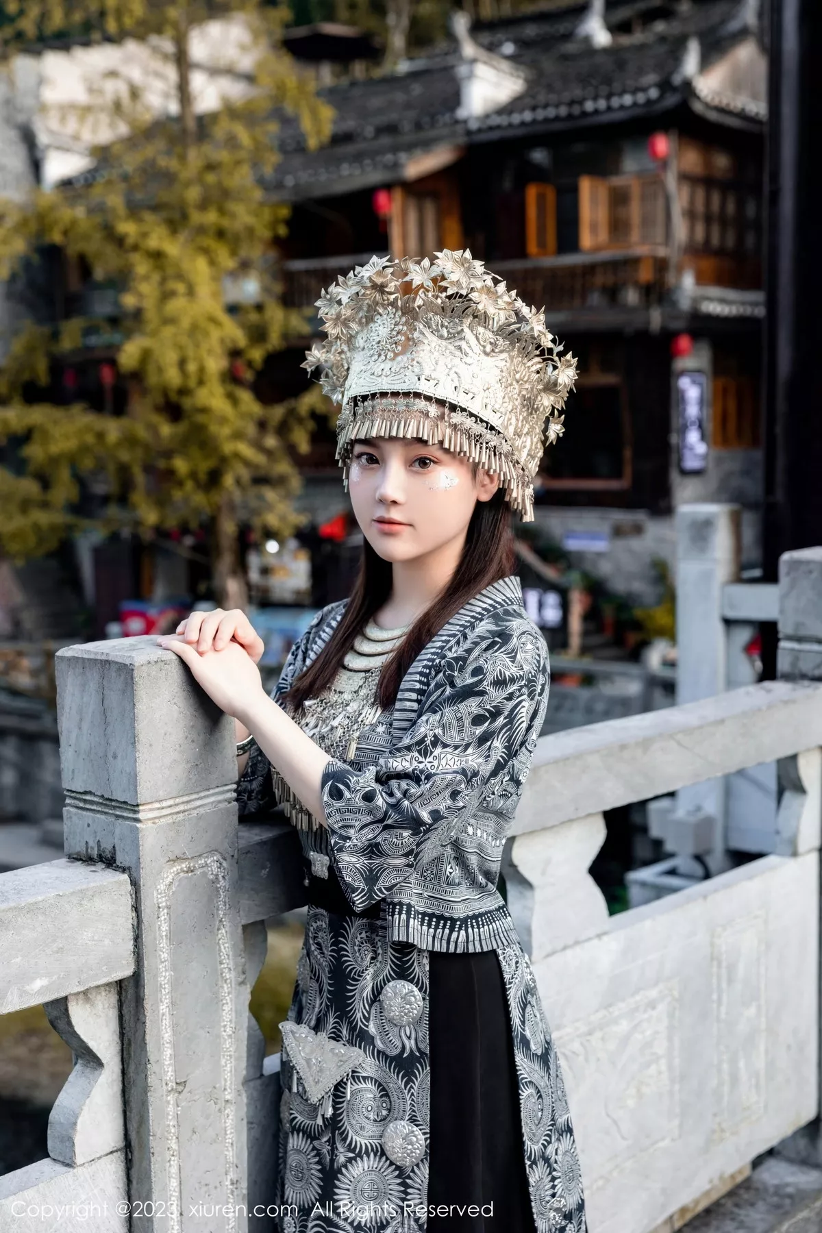 [[XiuRen秀人网]秀人网]No.7448_模特豆瓣酱户外性感银饰苗族服饰半脱秀丰腴身材完美诱惑写真82P